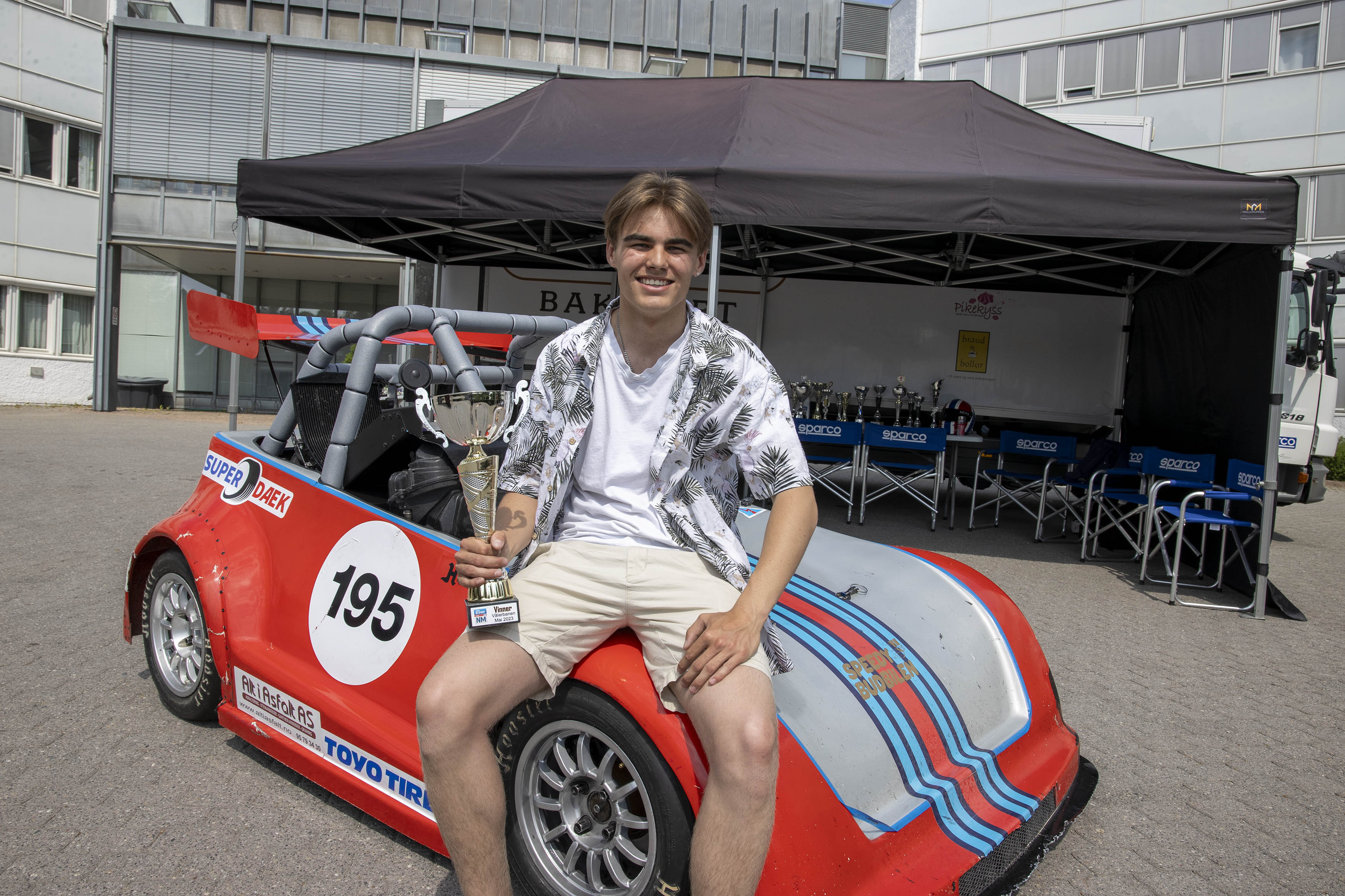 17 år gamle Lukas Tømmerdal og hans Shortcar Bandit 17 år gamle Lukas Tømmerdal og hans Shortcar Bandit