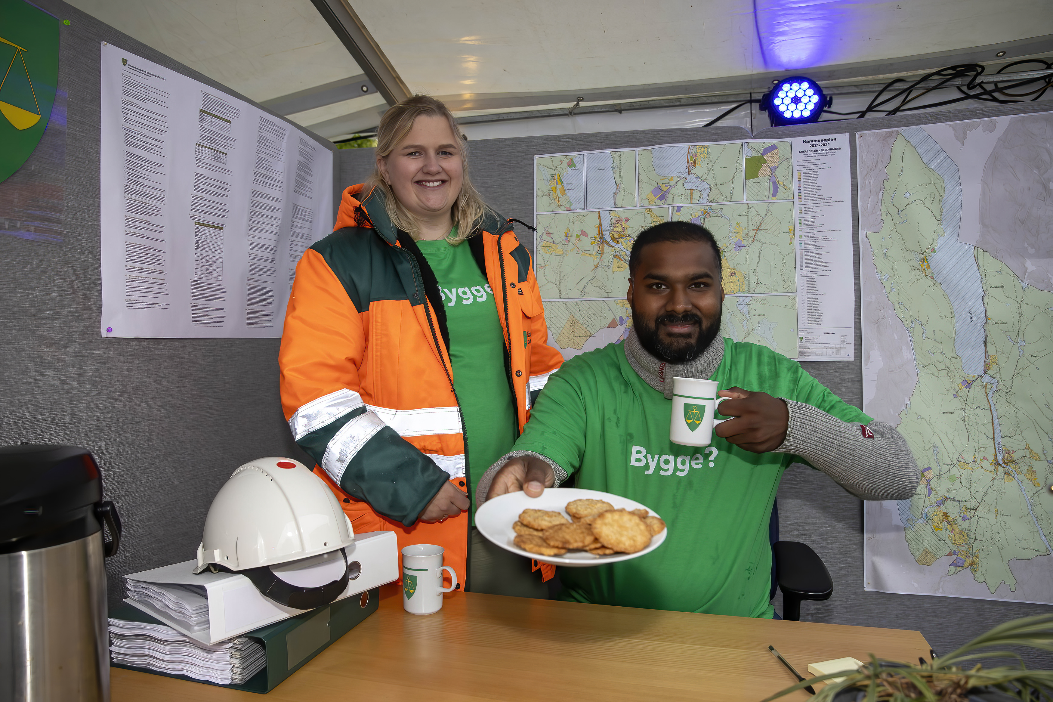 Byggesaksbehandlerne Malene Solheim Sathasivam og Rajentha Sathasivam