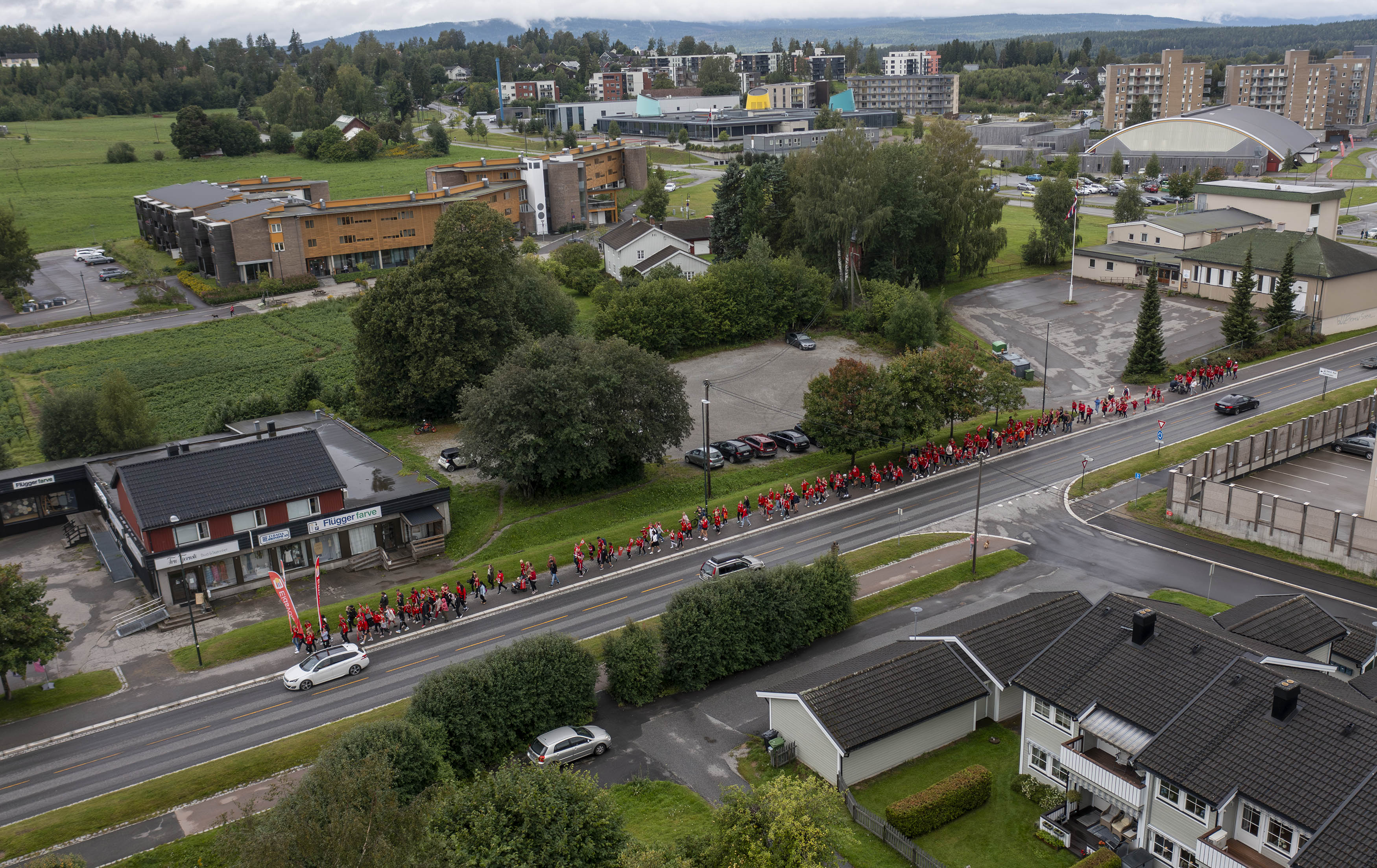 Jubileumsopptoget gikk langs Trondheimsveien på Råholt Jubileumsopptoget gikk langs Trondheimsveien på Råholt