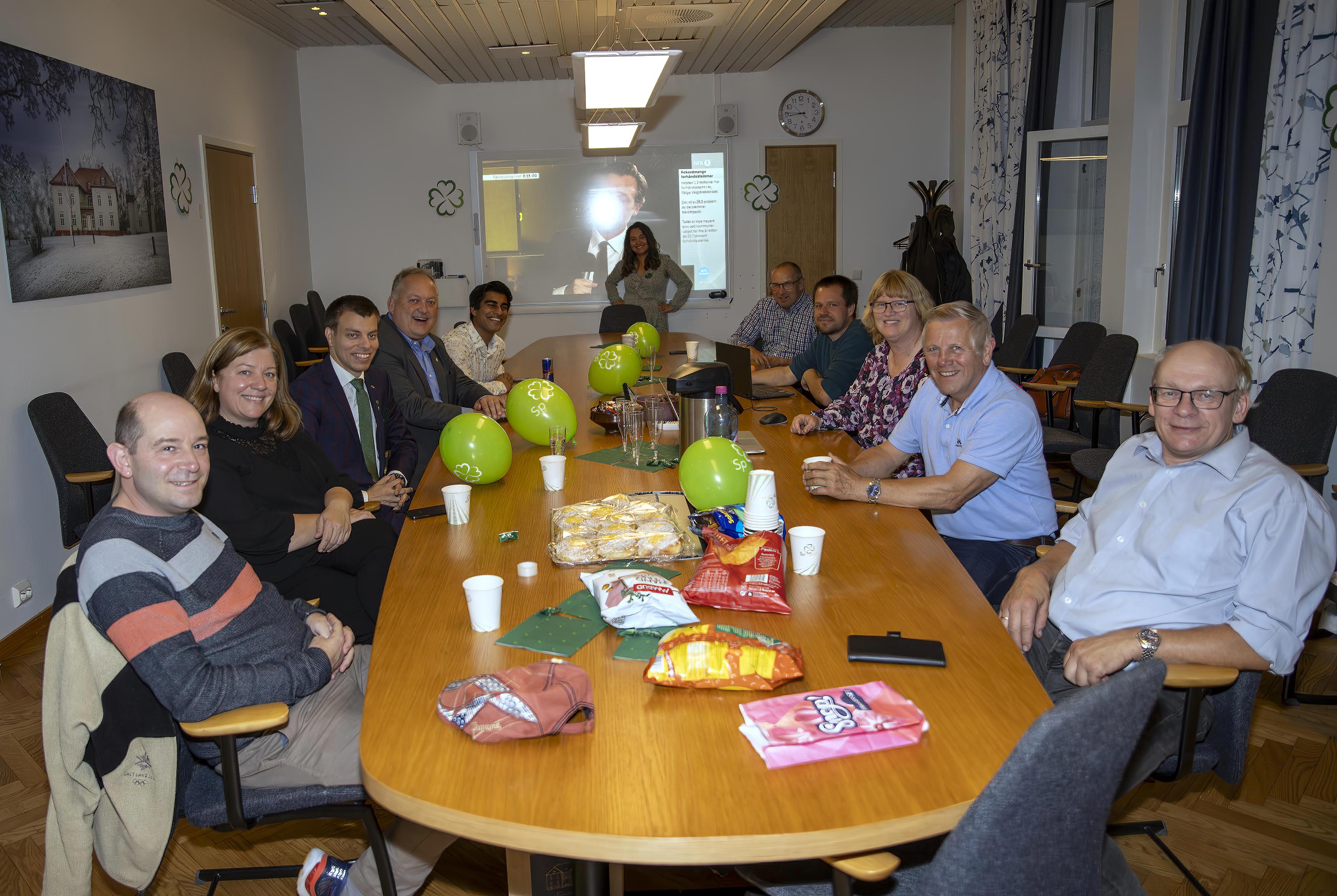 Det var godt humør hos Senterpartiet minutter før prognosene ble offentliggjort