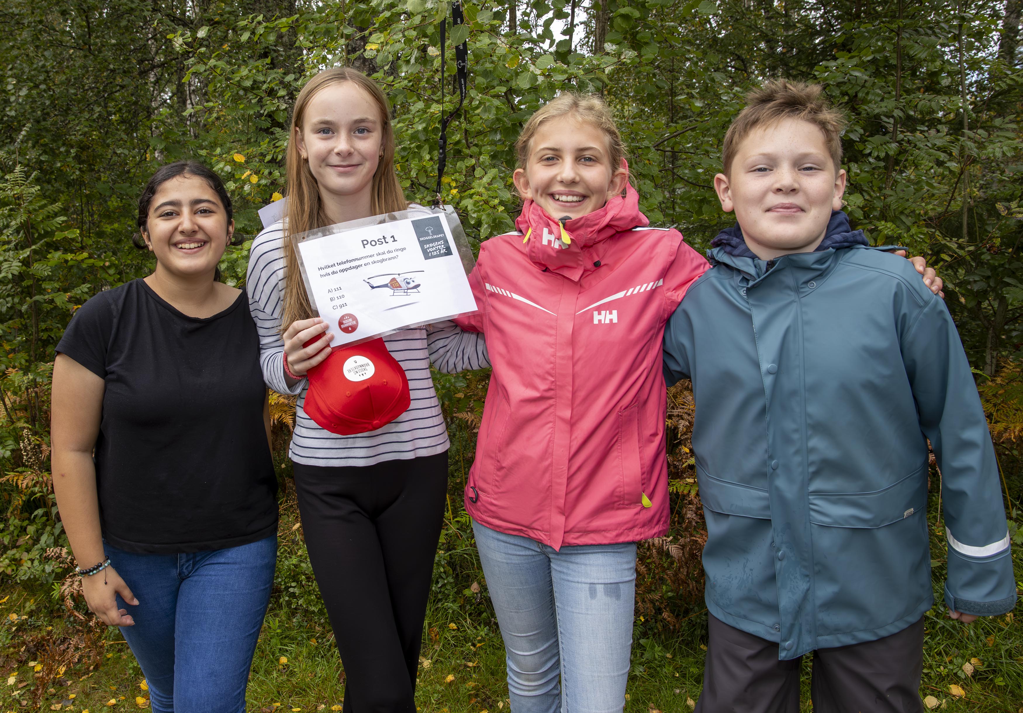 Elisa Fekrat Mazaherian, Ellen Kristine Flenmoren, Bettina Berg Julsrud og Noah Vinge fra Råholt skole Elisa Fekrat Mazaherian, Ellen Kristine Flenmoren, Bettina Berg Julsrud og Noah Vinge fra Råholt skole