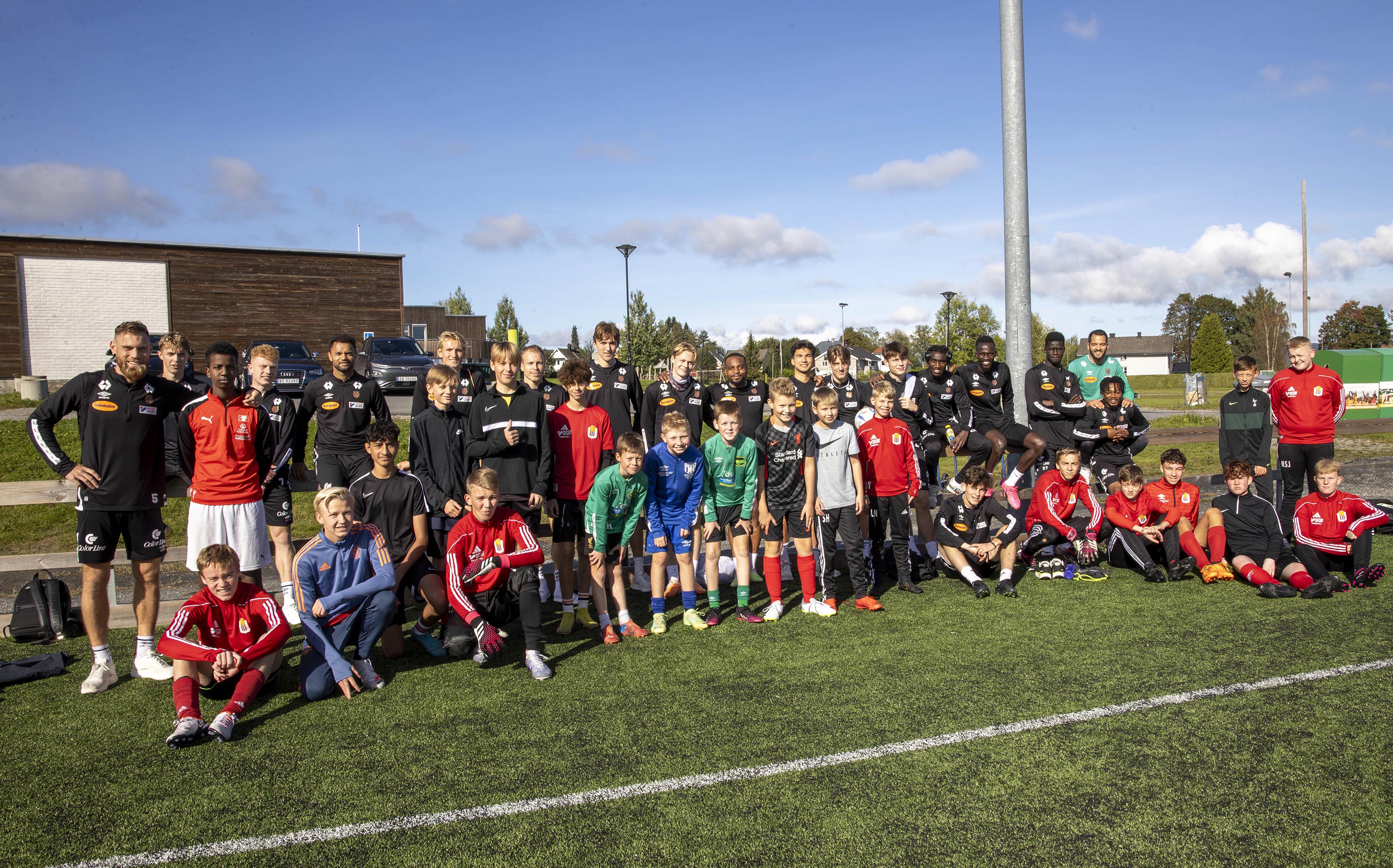 Fotballforbrødring på Eidsvoll stadion Fotballforbrødring på Eidsvoll stadion