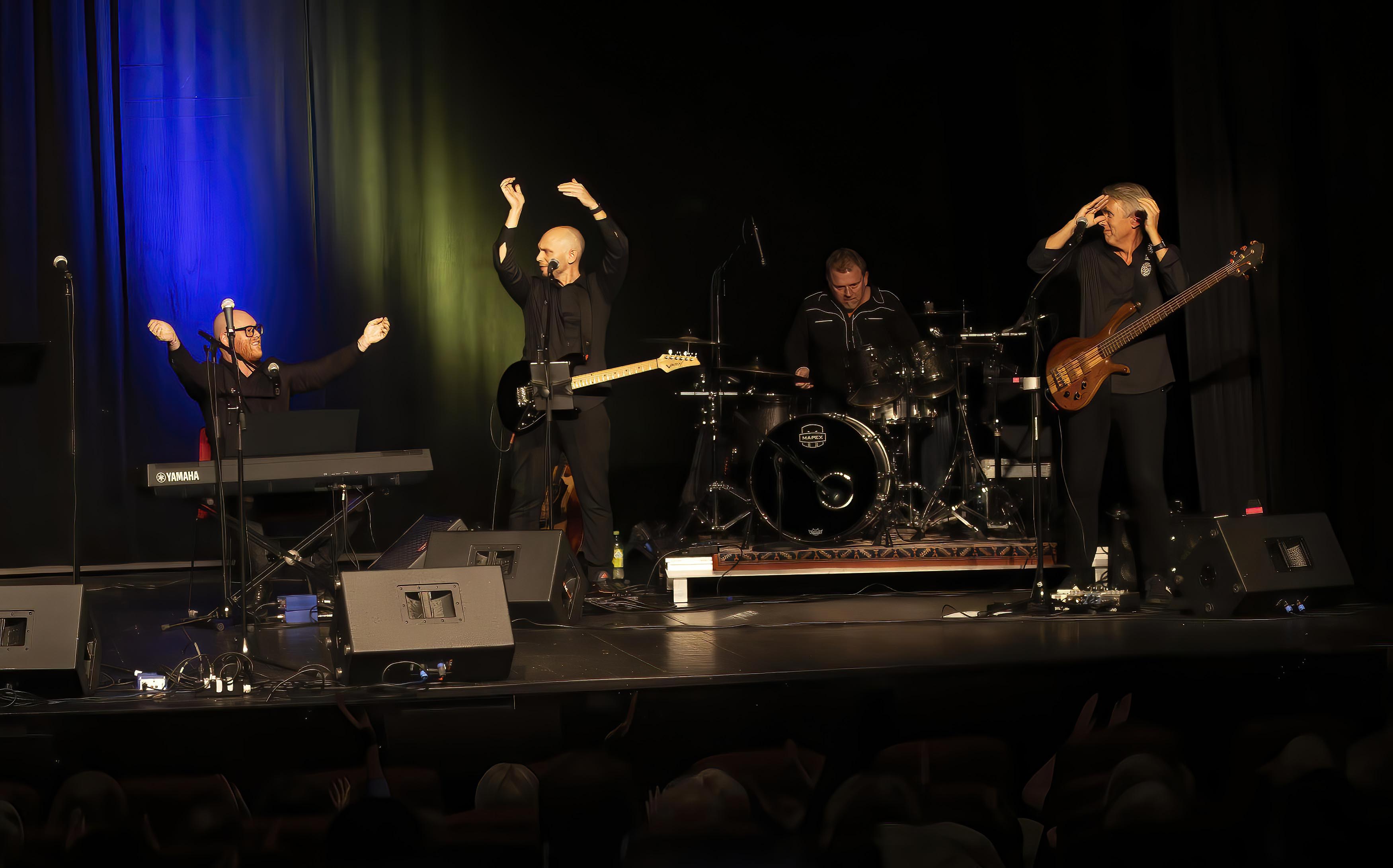Tom Andr&eacute; Johnsrud Yri og husbandet fremførte Queens «Somebody to love». Det er tøft gjort synes vi!