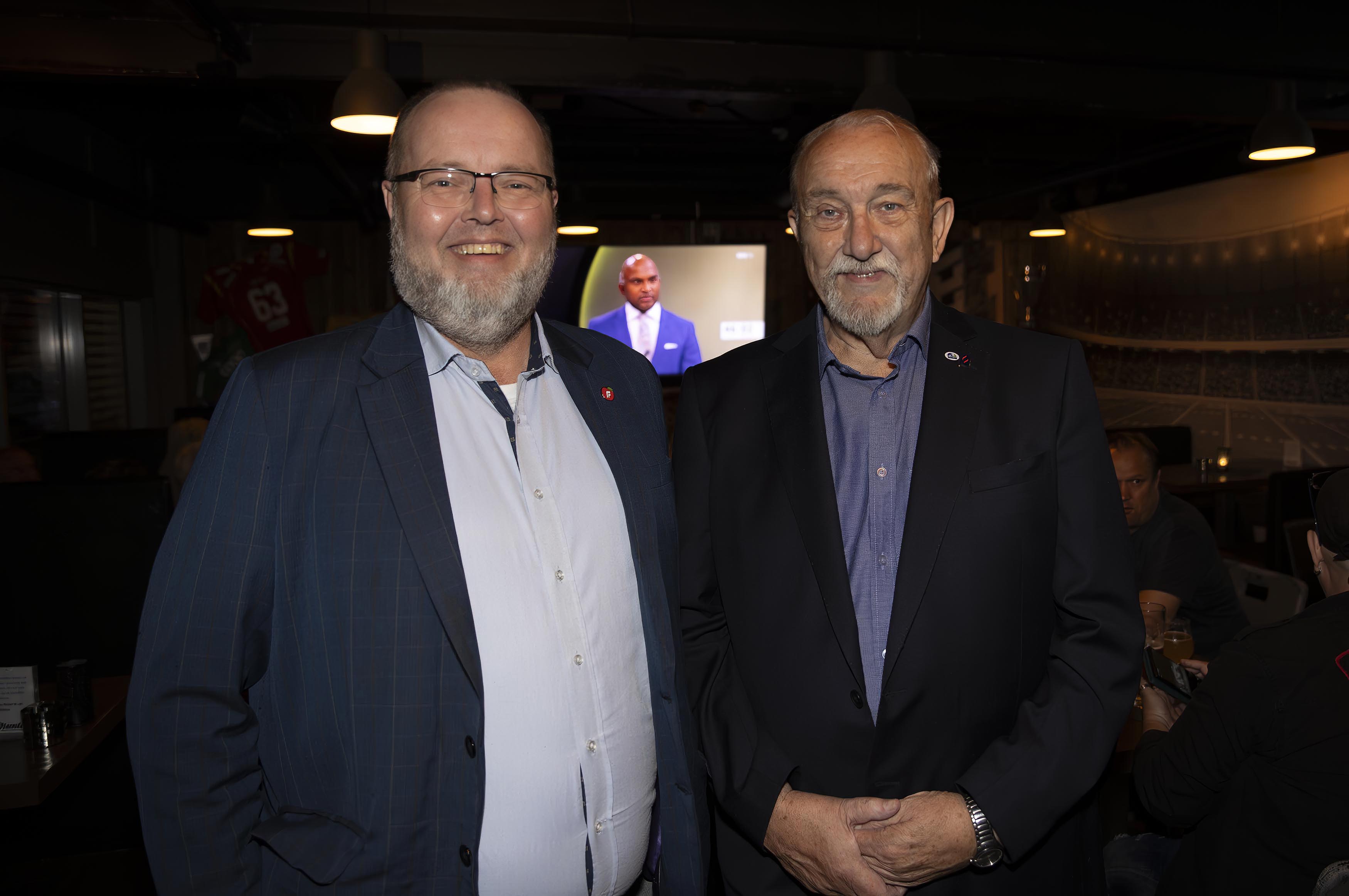 Øyvind og Harald Blakseth på valgvake for hvert sitt parti