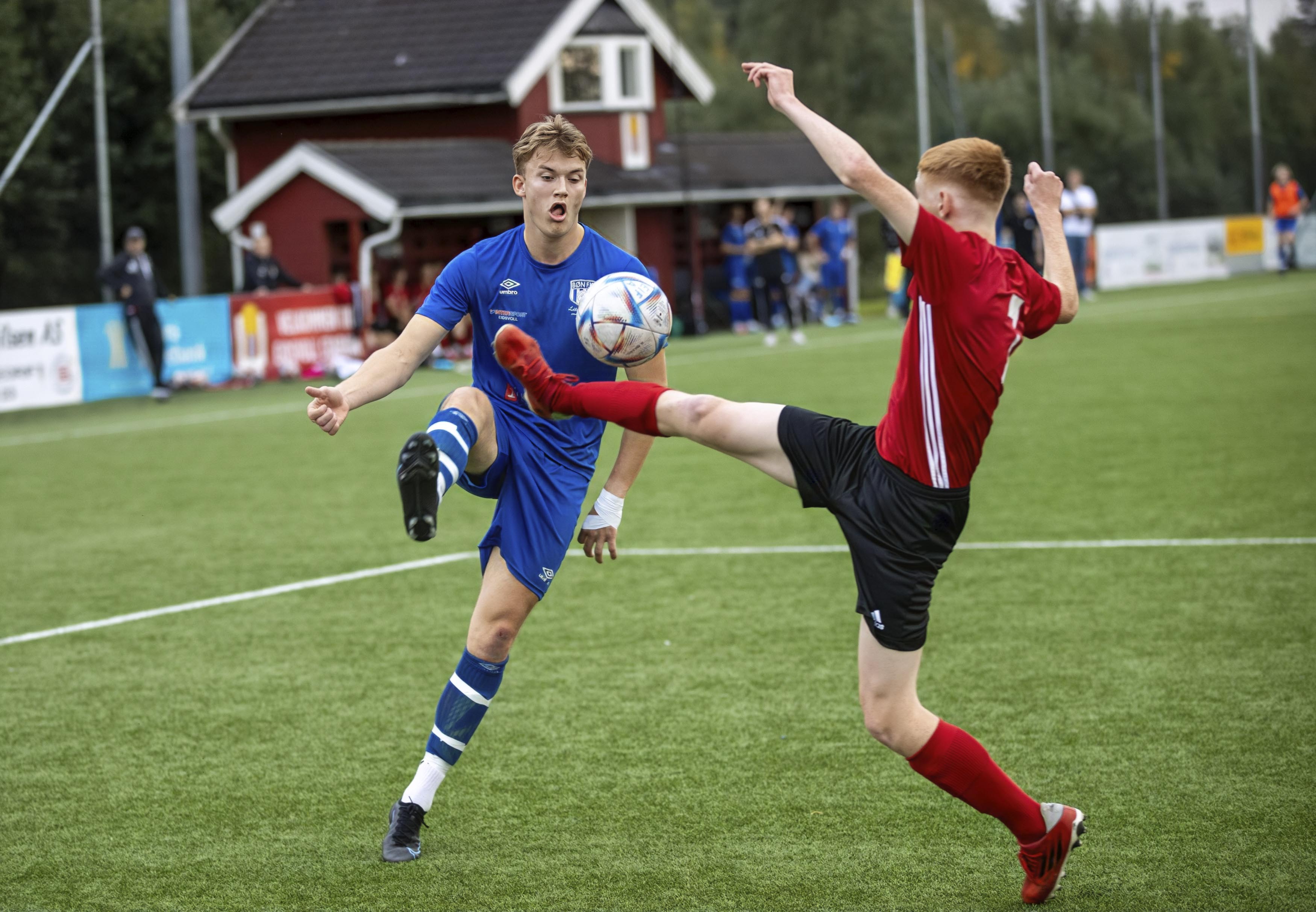 Dette kan se ut som et kommende frispark Dette kan se ut som et kommende frispark