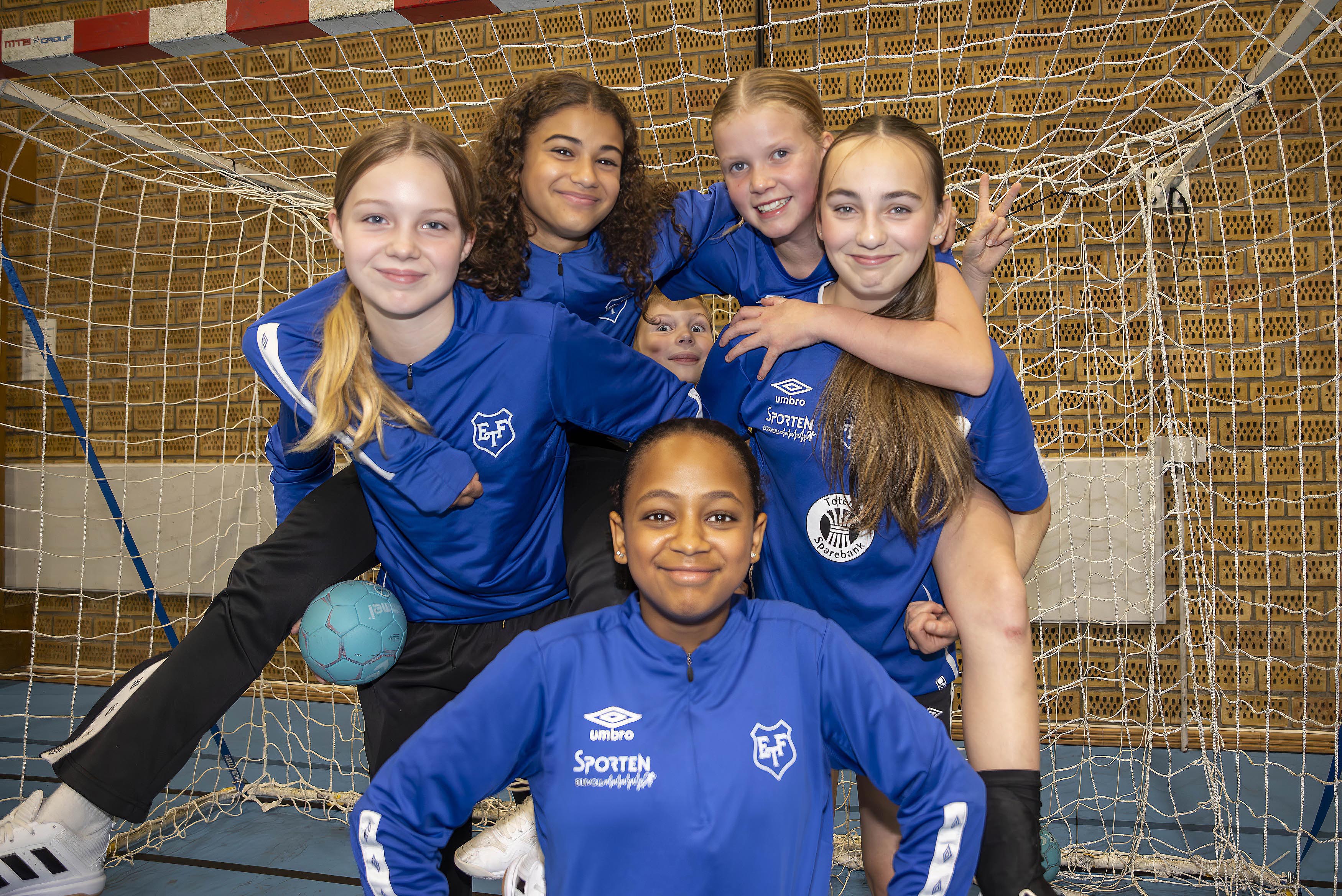 Disse jentene er superklare for en ny håndballsesong Disse jentene er superklare for en ny håndballsesong