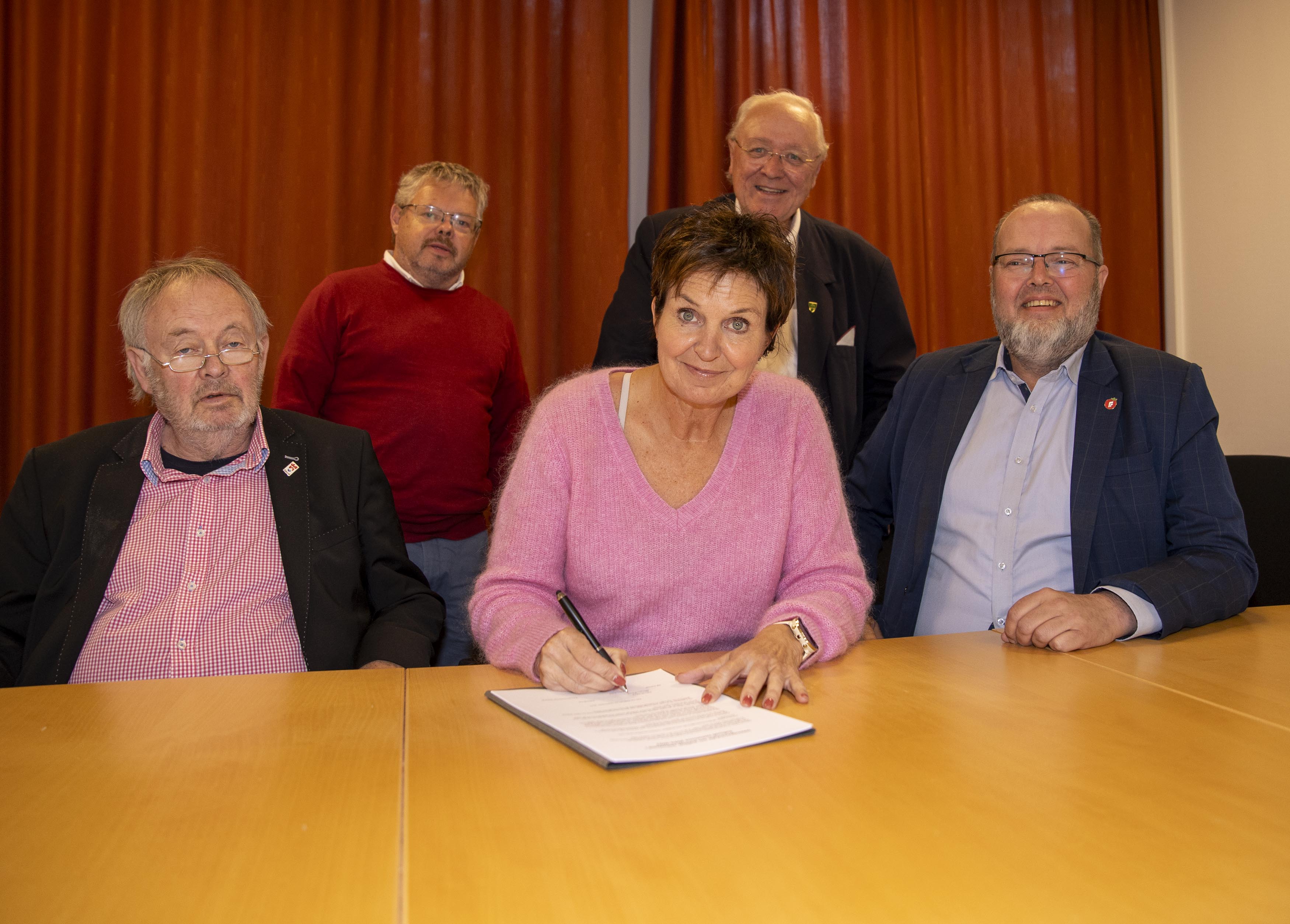 Her signerer Nina Kristengård intensjonsavtalen Her signerer Nina Kristengård intensjonsavtalen