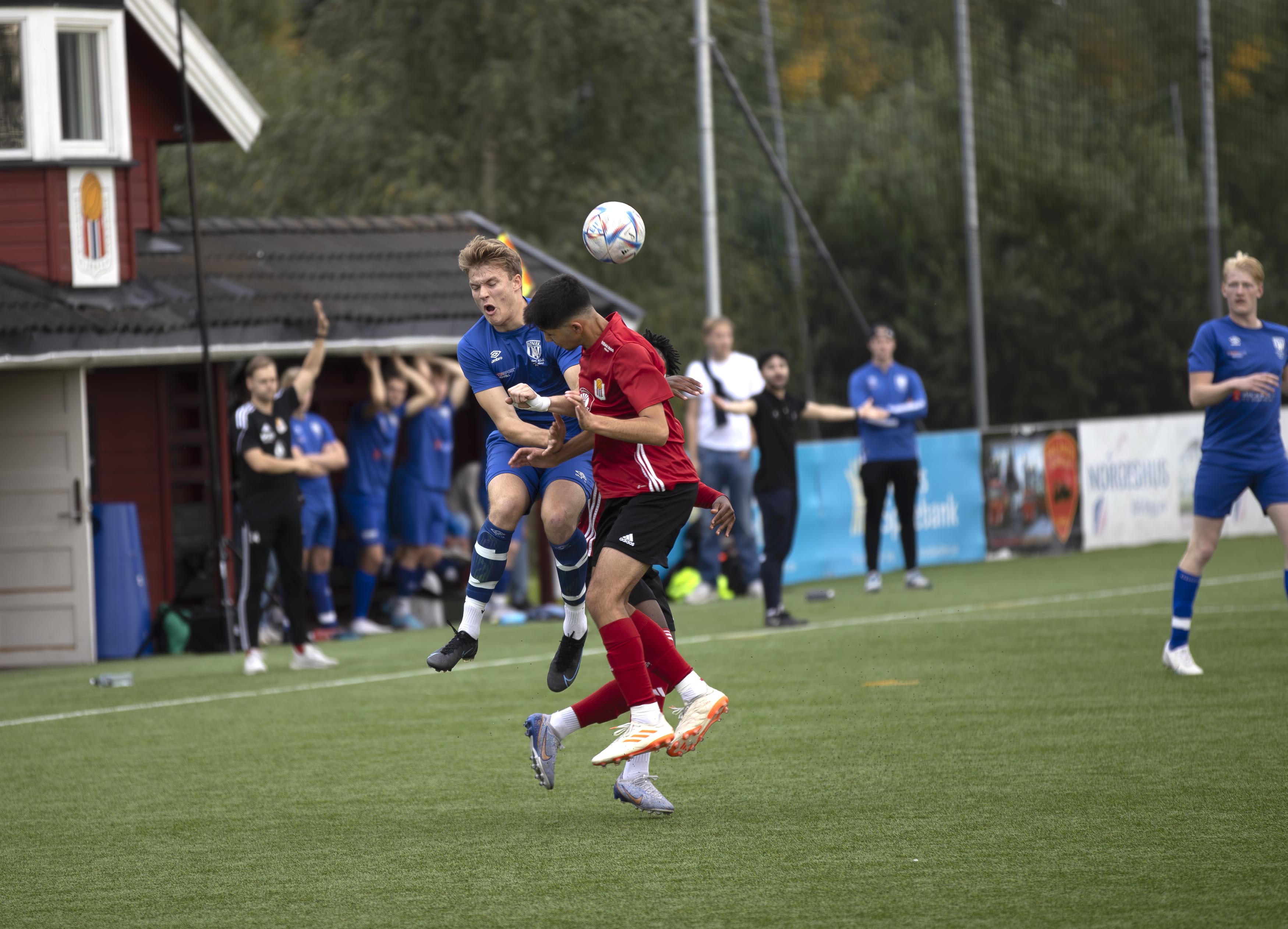 Det var mange tøffe dueller i kampen Det var mange tøffe dueller i kampen