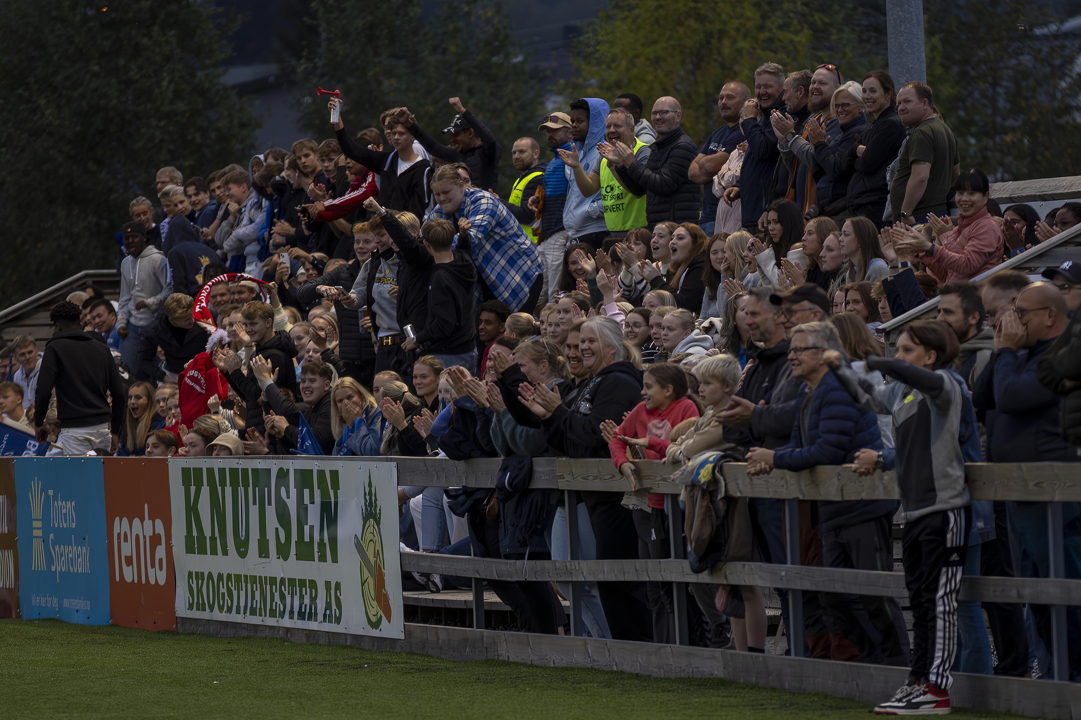 EIF-jubel på tribunen EIF-jubel på tribunen