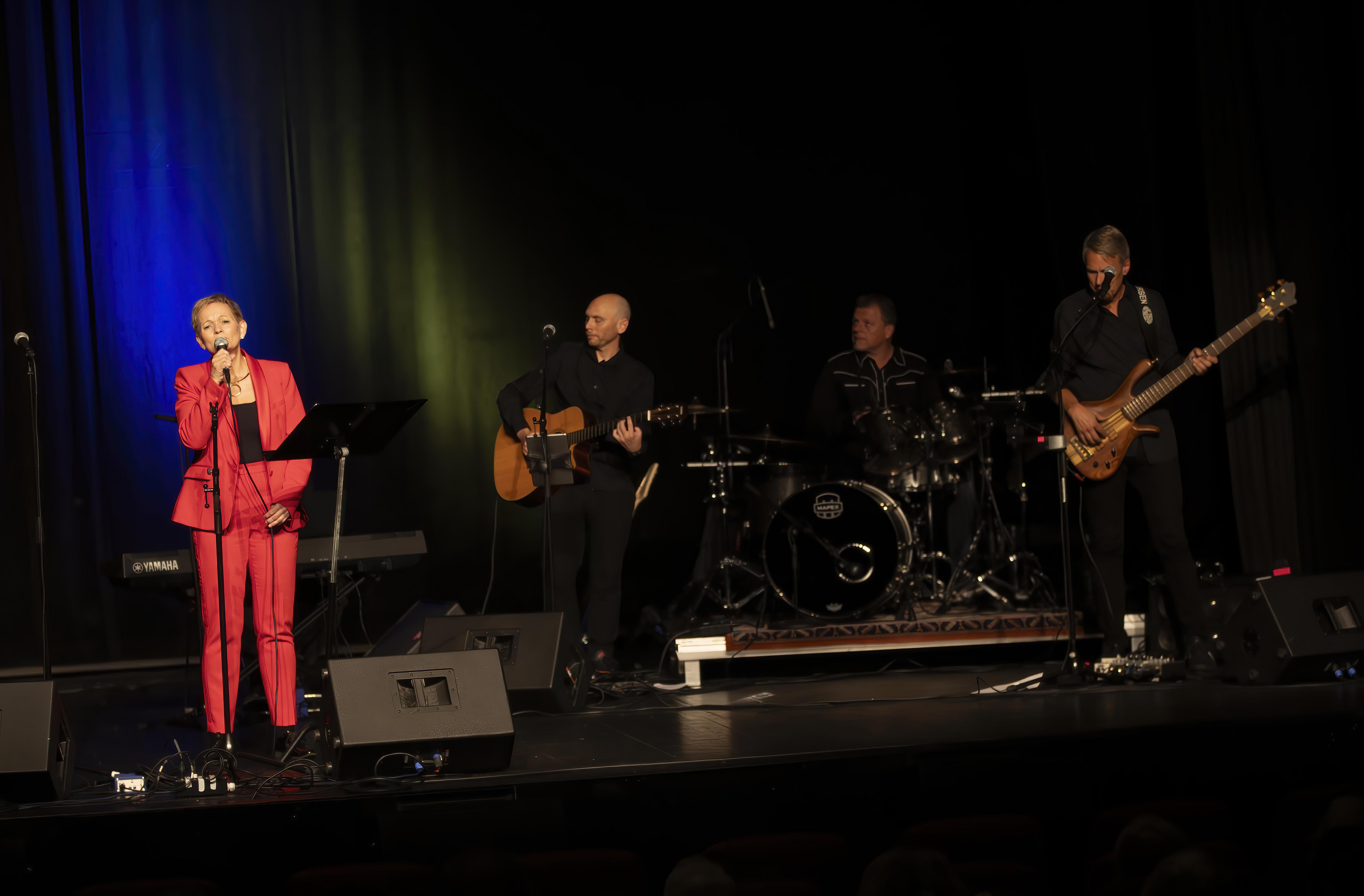 Mona Julsrud måtte steppe inn for en stemmeløs Ludvik Kjærnes