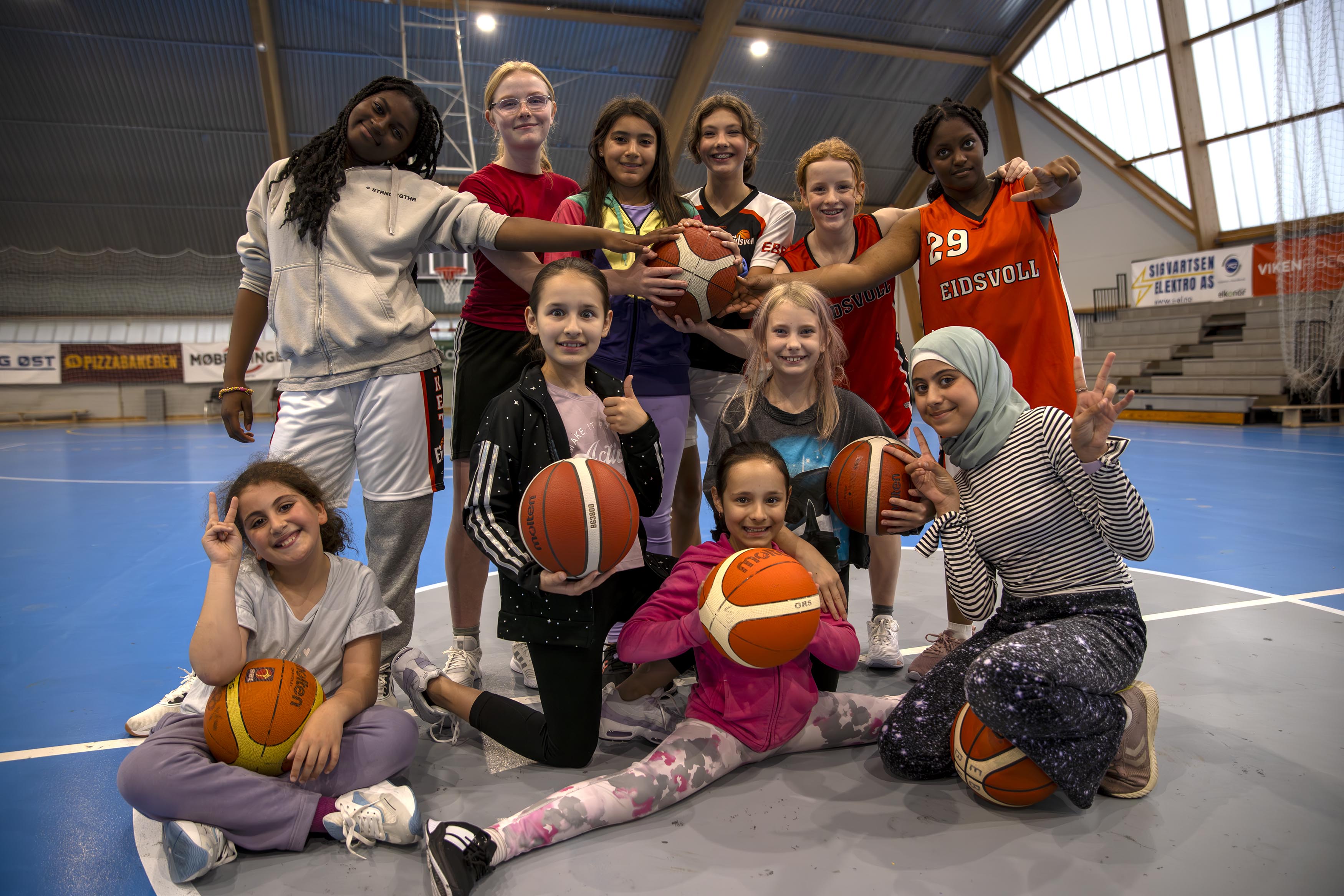 Disse jentene i Eidsvoll Basket håper å se deg i høstferien Disse jentene i Eidsvoll Basket håper å se deg i høstferien