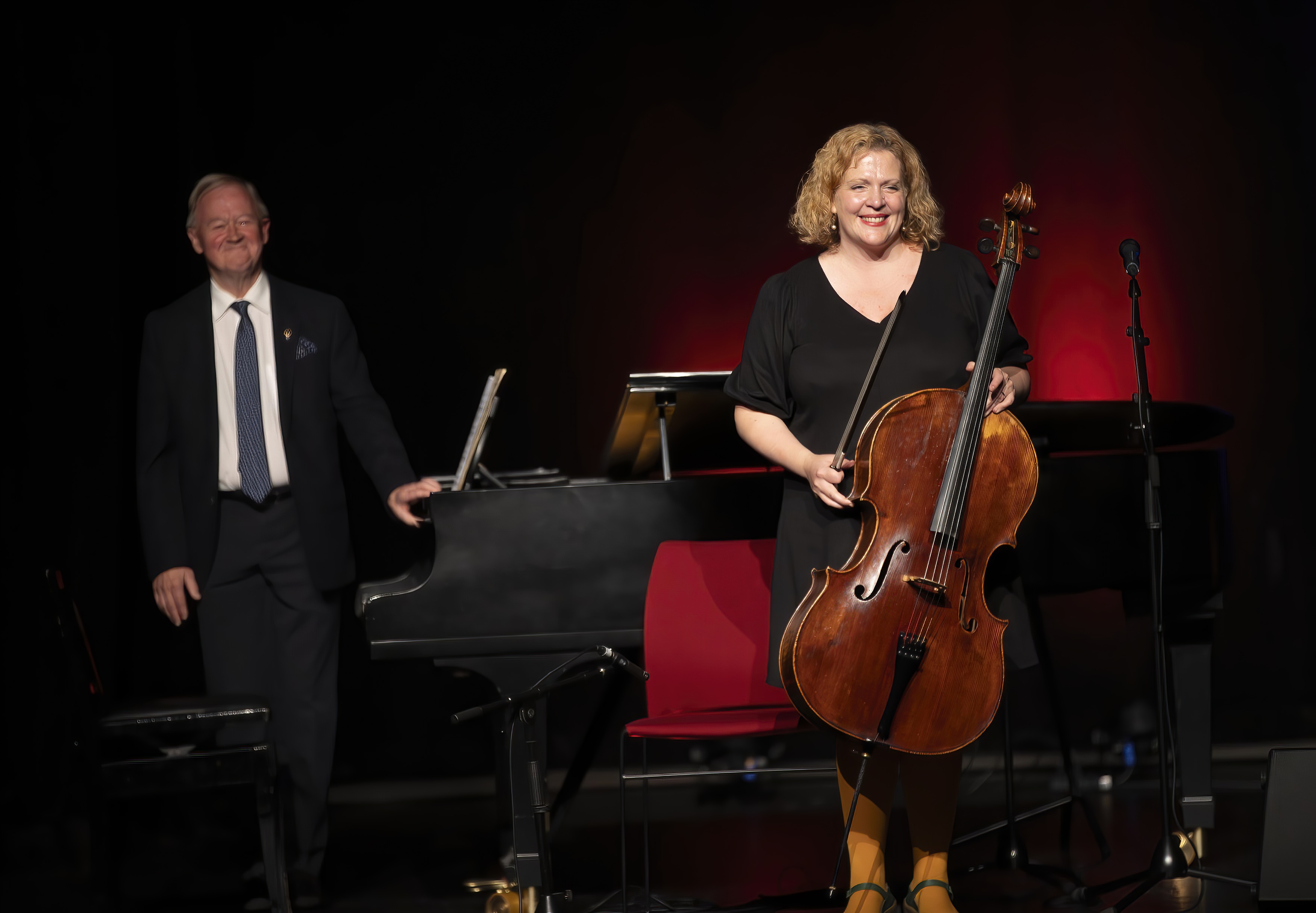 Kaja Aadne Thoresen spilte nydelige Svanen på cello, akkompagnert av Bjørnar Robertsen på klaver