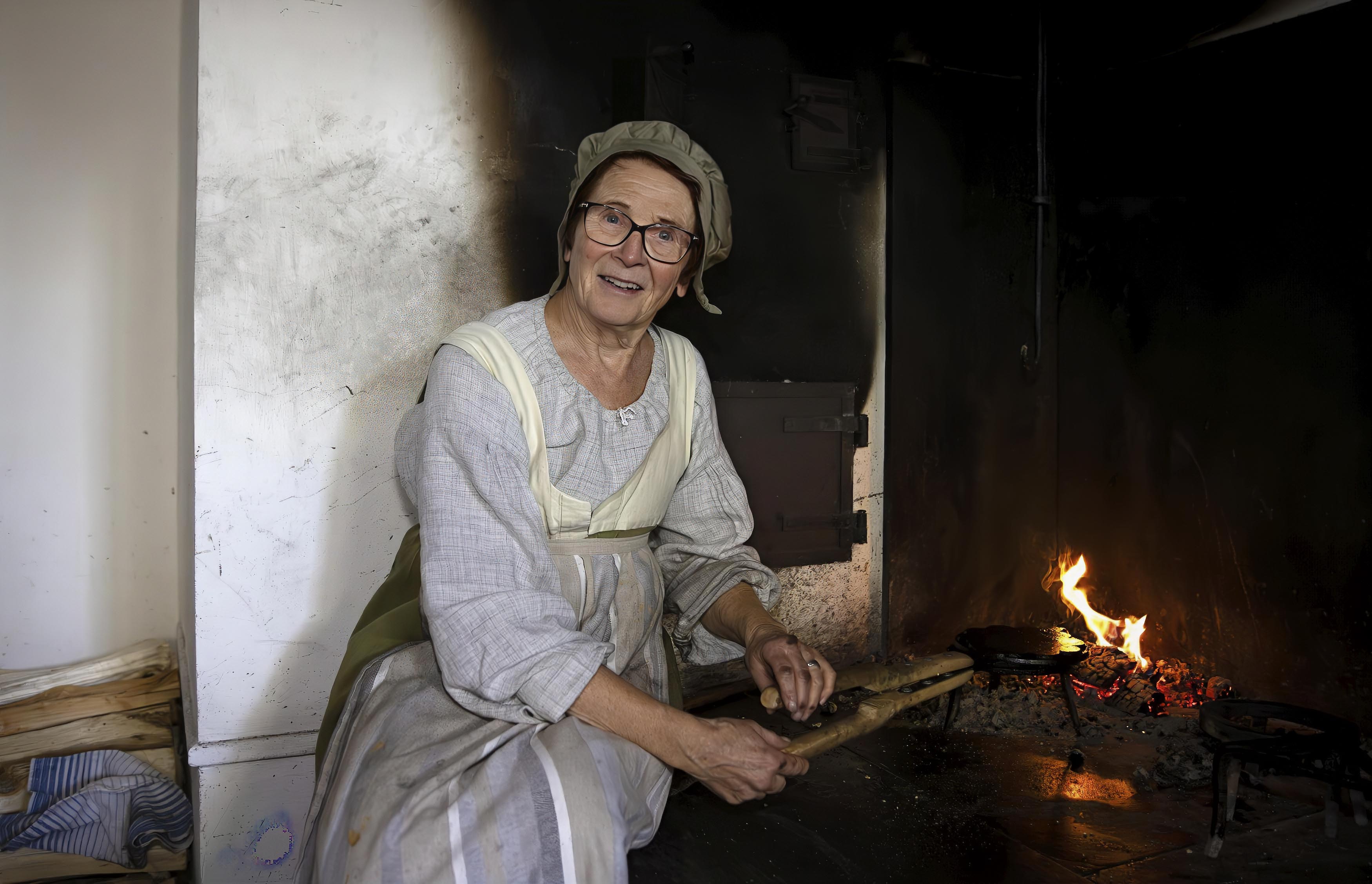 Vi rakk en liten tur innom kjøkkenet i kjelleren der Kjersti Røyse hadde fyrt opp i grua