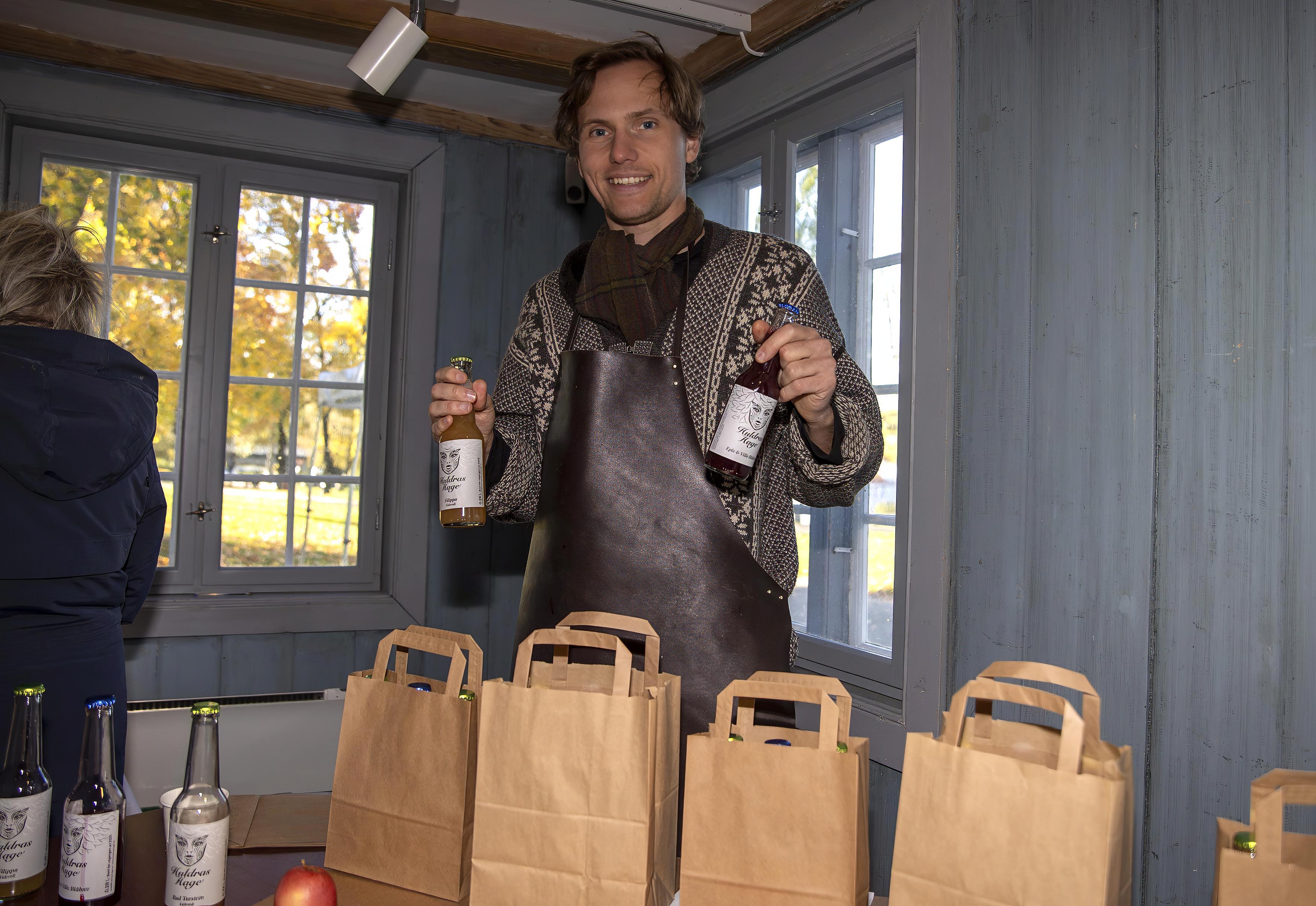 I Søndre paviljong traff vi på Fredrik Bye fra Huldras Hage