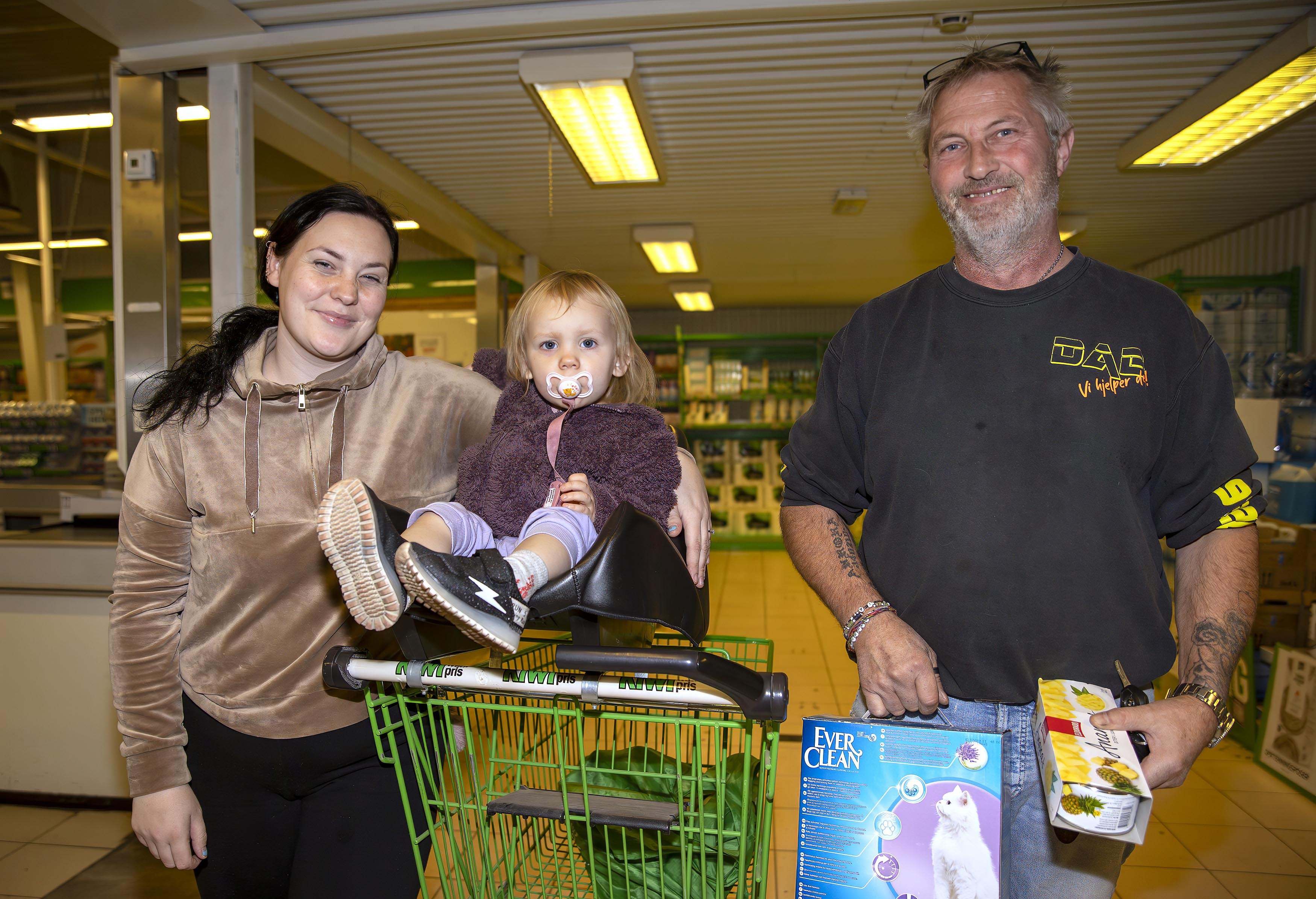 Thuva Sørlie, med datteren Olivia Bekkevold på to år og Steinar Løvstad Thuva Sørlie, med datteren Olivia Bekkevold på to år og Steinar Løvstad