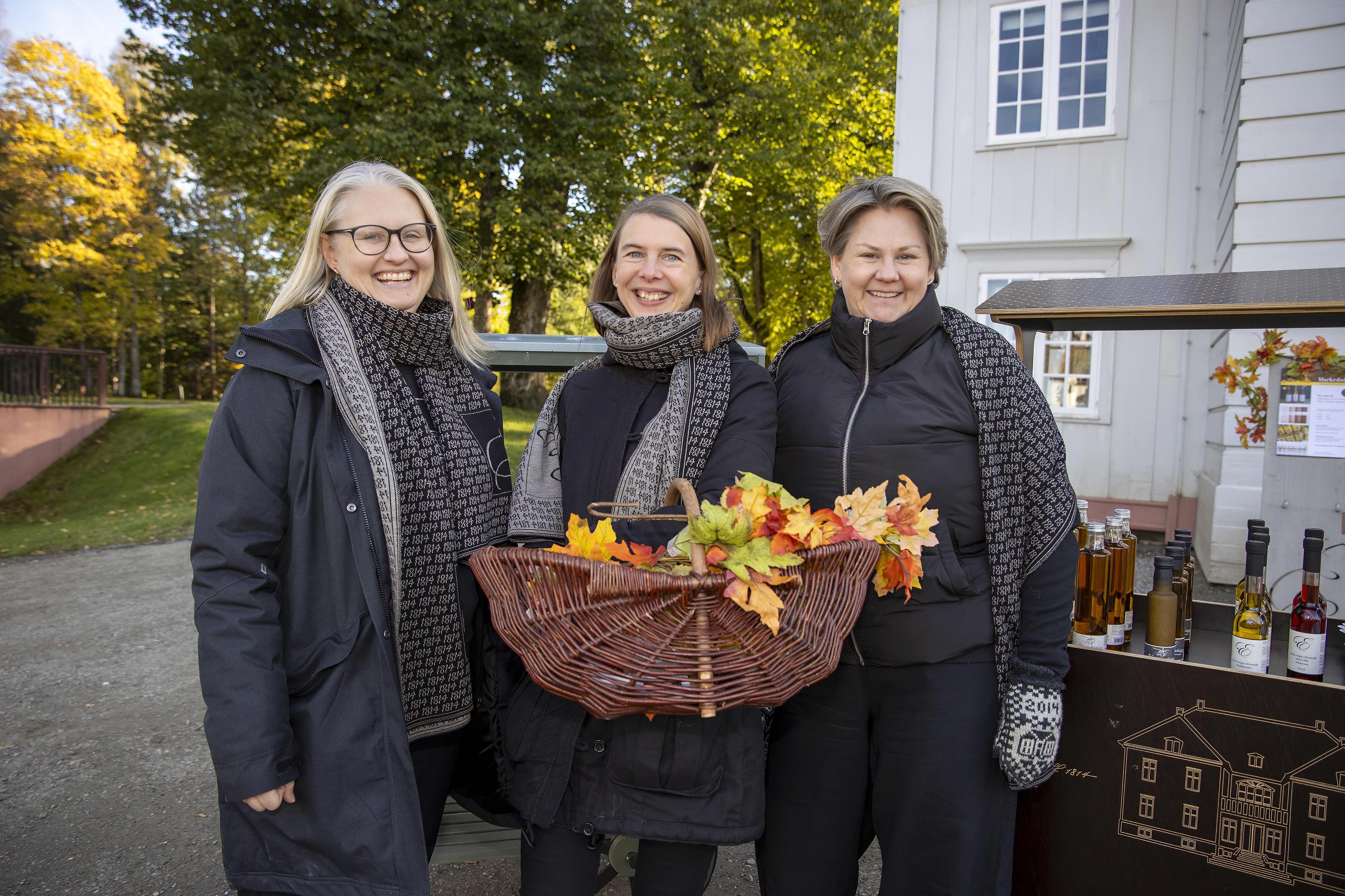 Ønsket velkommen til det søte liv på Værket. Fra venstre Rannveig Finsen, Anja Heie og Eline B. Lorentzen