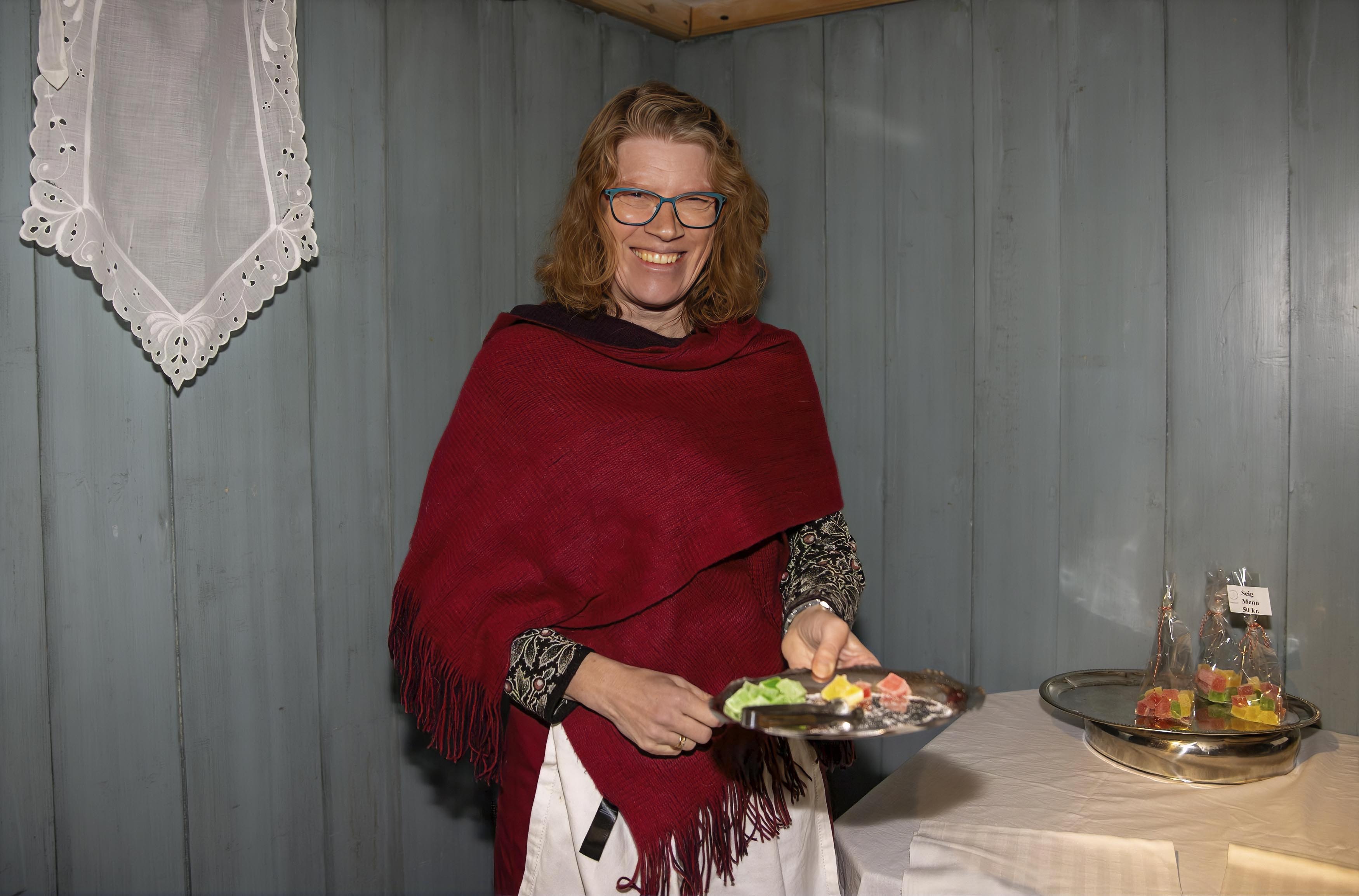 Birgit Støverud Johnsrud kunne tilby seig-terninger - hjemmelagede sådanne