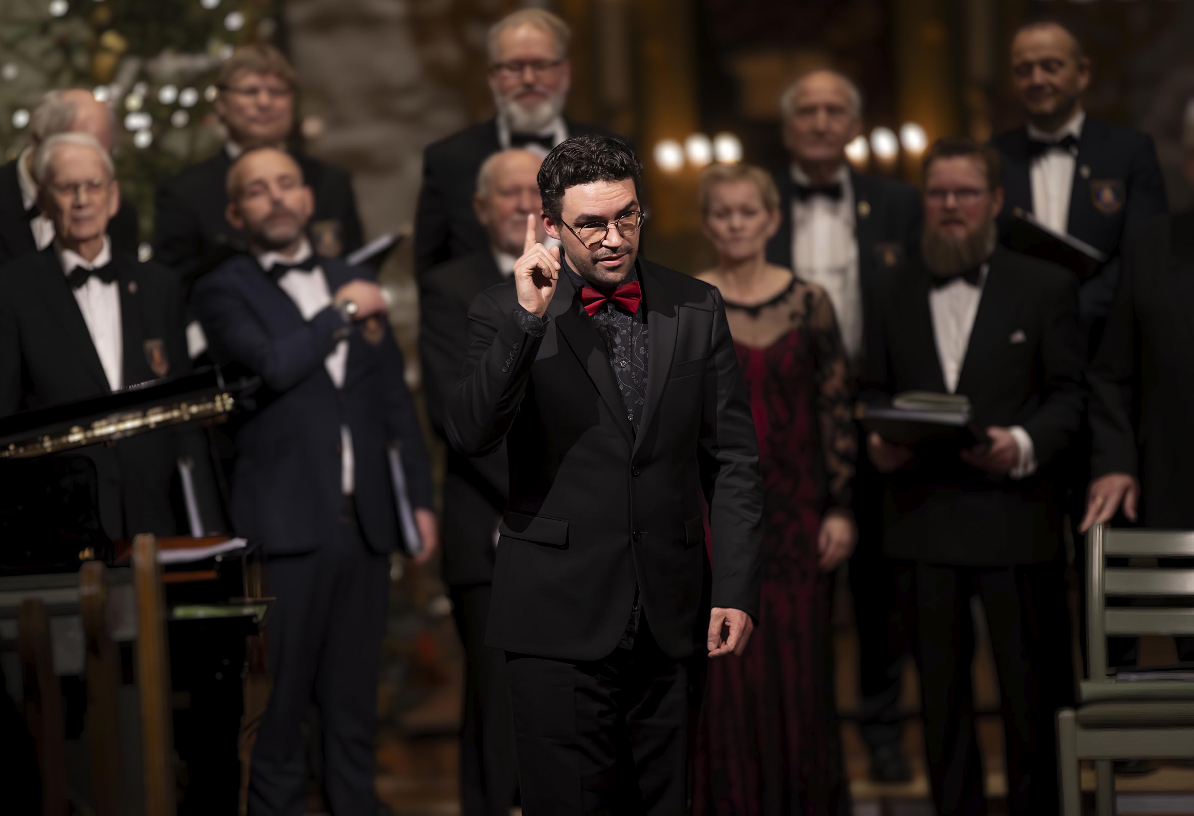 Ludvik Kjærnes under konserten med Eidsvoll Mannskor 17. desember