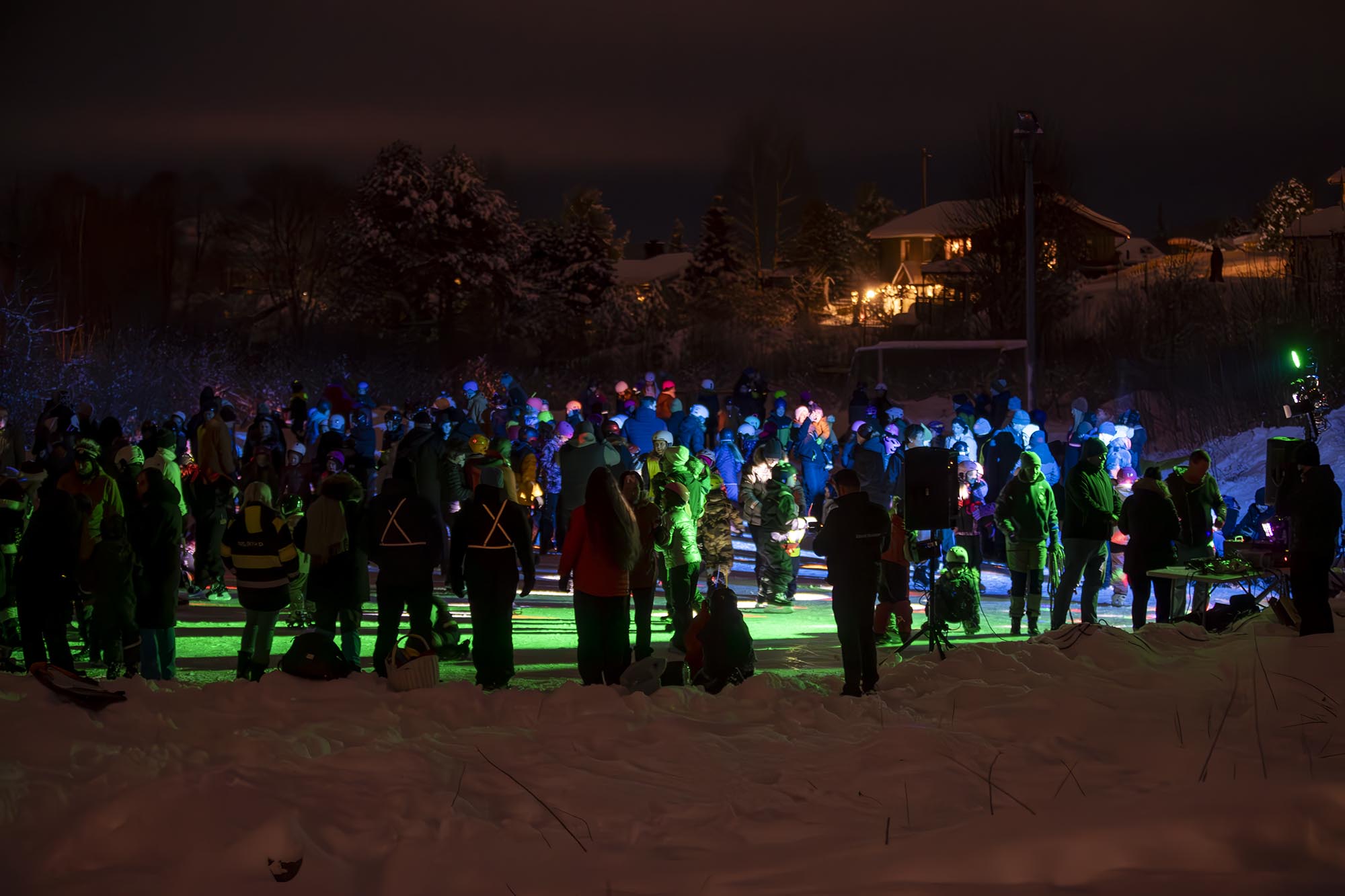 På årets nest siste dag var det skøytediscotek på Haugenfeltet På årets nest siste dag var det skøytediscotek på Haugenfeltet