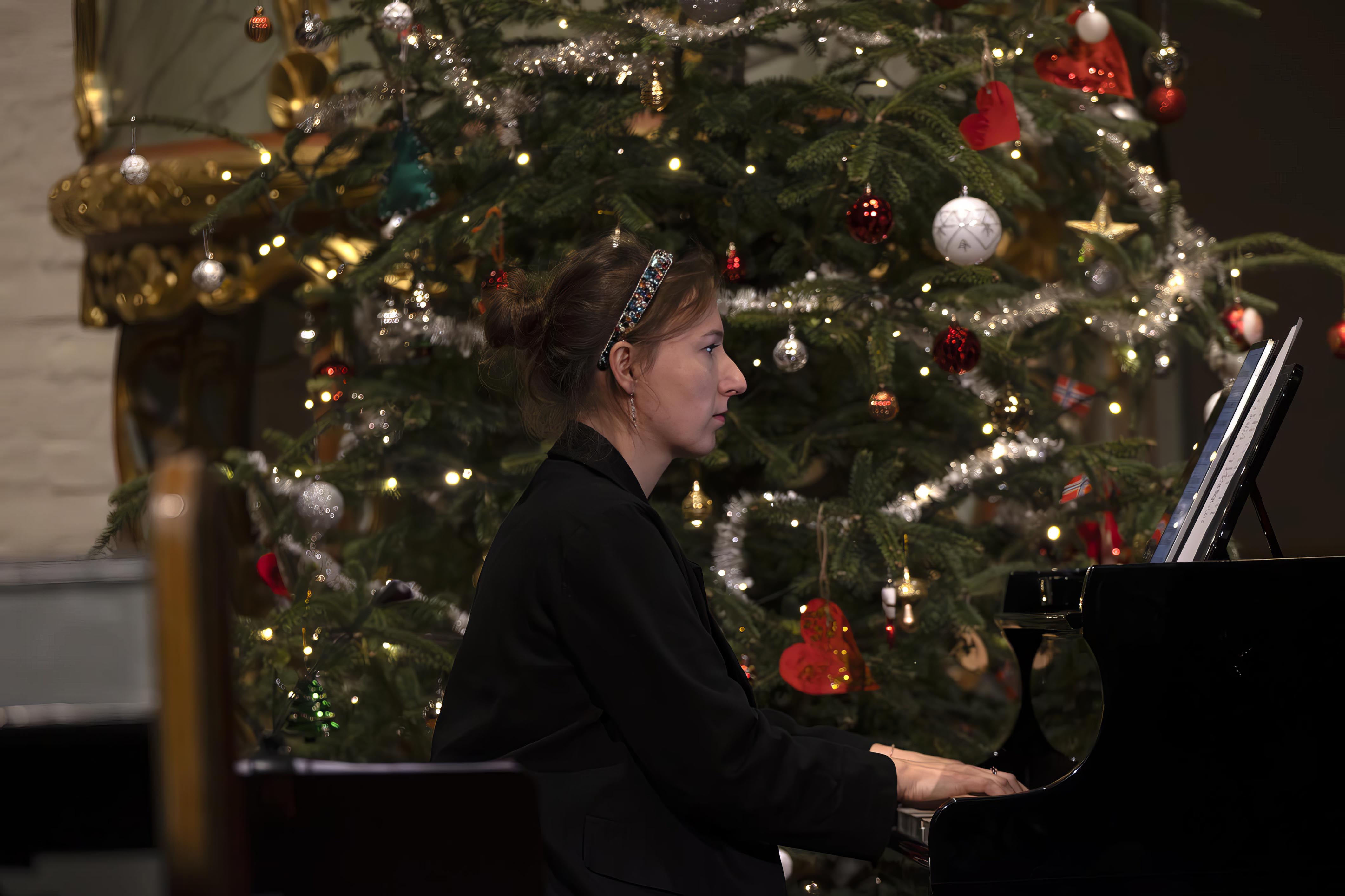 Liudmila Savchenko imponerte på klaver under Stille Natt i Eidsvoll kirke 23. desember
