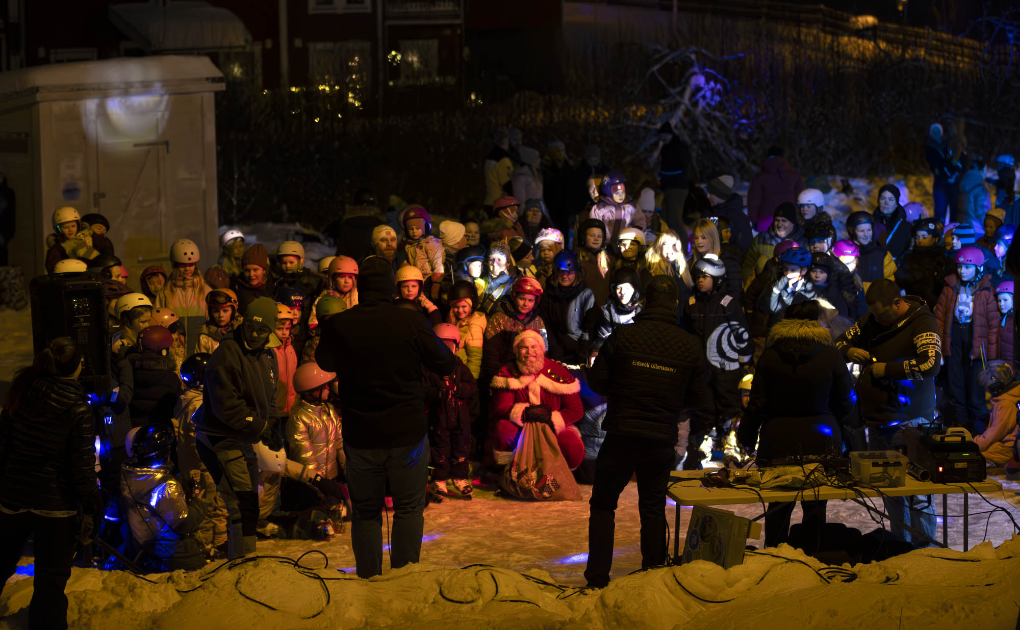 Lørdag var det skøytediscotek på Haugenfeltet
