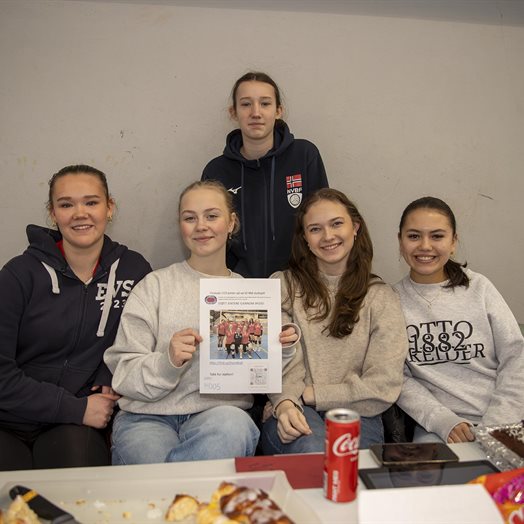 Kronerulling for historiske jenter