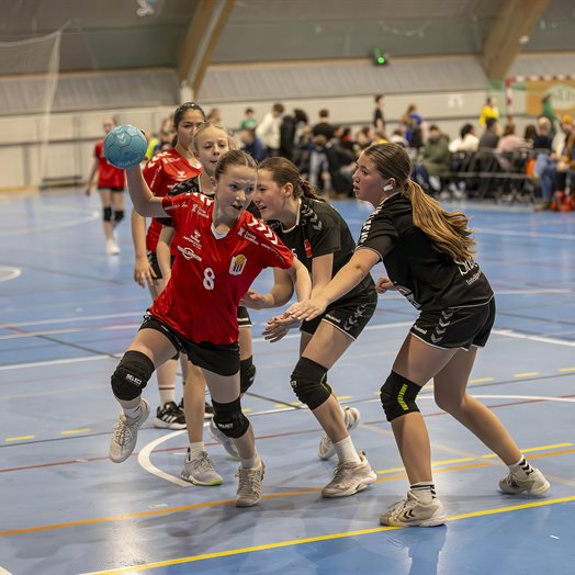 11 timer med håndball i Råholthallen: - Det er kjempegøy!