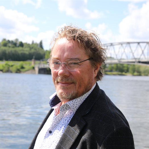 Hans grandonkel spilte i stumfilm. Ove Christian Owe tok arven videre til moderne tv-serier og filmer - nå står han snart på scenen igjen