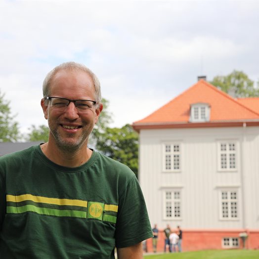 Bruker jobben til å utforske sin nye hjembygd