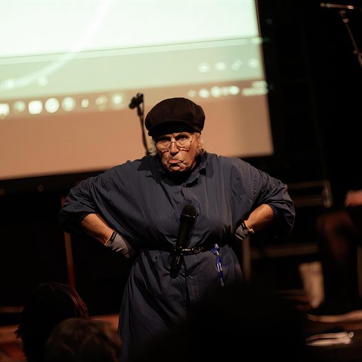 Ellevilt på låven: - Vi må jo bjuda på!