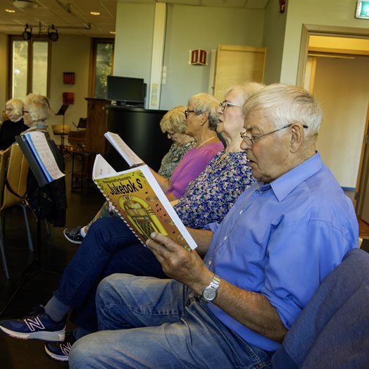 Jensemann (82) synger av hjertens lyst: - Å synge gir så mye glede