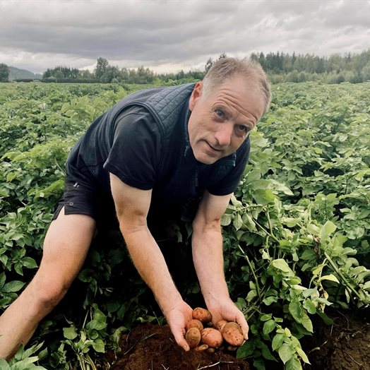 Stort folkemøte på Minne Gård: - Styrtrike, lille Norge er dårligst i verden på egen sjølforsyning og matberedskap!