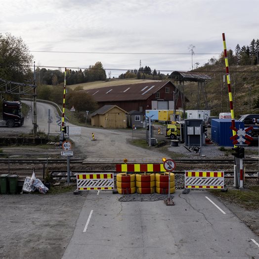 Arbeidet med de nye skinnene går på skinner: - Vi blir nok ferdig til lørdag