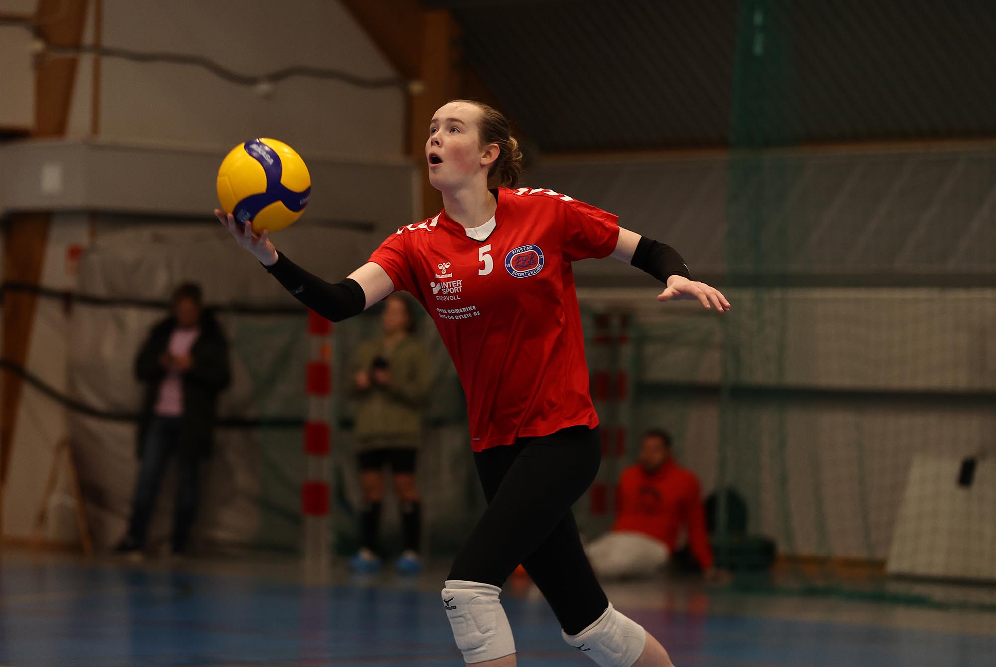 I kampen mot Stovner vartet 14 år gamle Stine Fausk Finholth opp med en fantastisk rekke med server