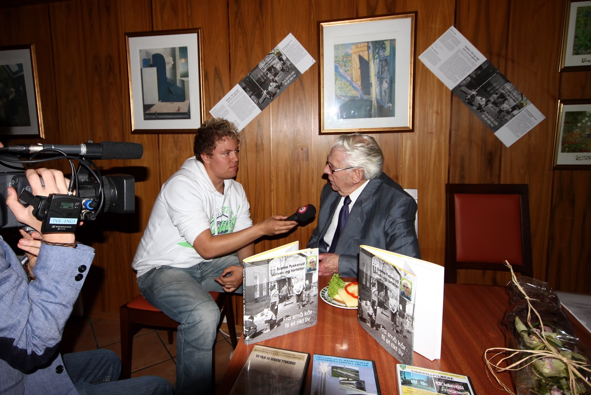 Sverre Tyskerud med boklansering på gamle Nebbenes i 2012 Sverre Tyskerud med boklansering på gamle Nebbenes i 2012