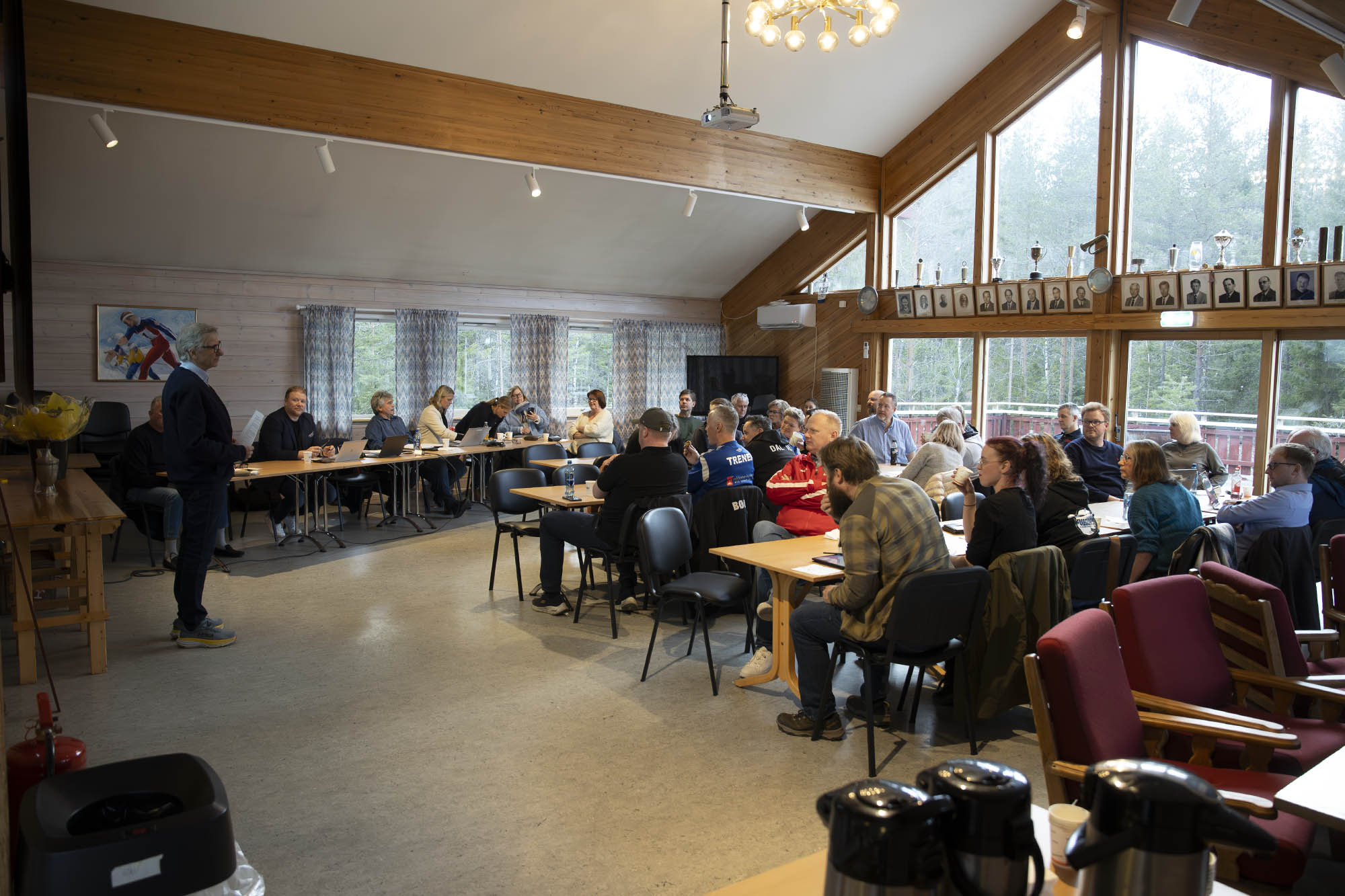 Torsdagens årsmøte i skistua til Eidsvold Værks Skiklub var godt besøkt Torsdagens årsmøte i skistua til Eidsvold Værks Skiklub var godt besøkt
