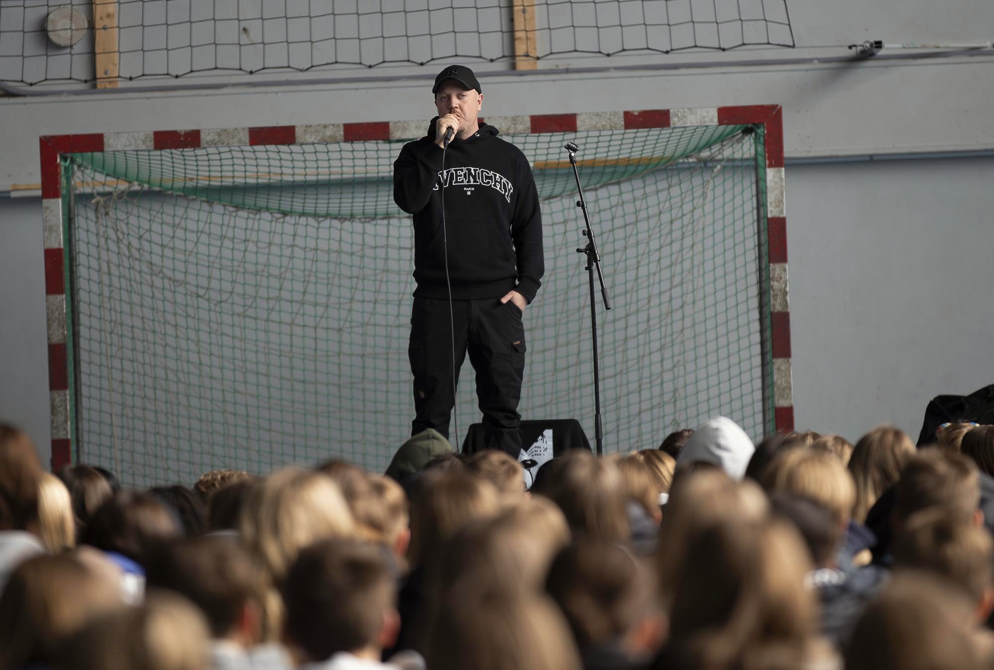 - Jag satt i fängelse när min dotter föddes, sa Sebastian 'Sebbe Staxx' Stakset i sitt sterke foredrag i Råholthallen