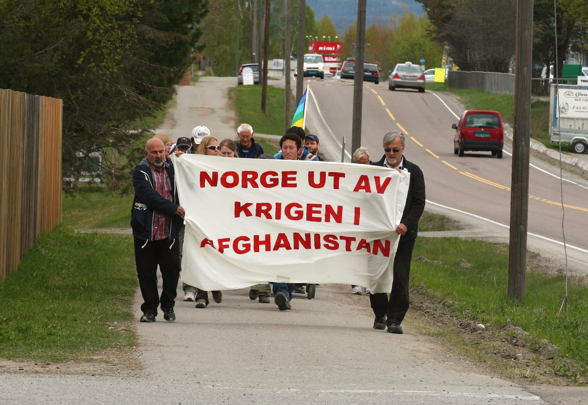 Folk bryr seg, som i mai 2011 da det gikk et lite demonstrasjonstog gjennom Råholt