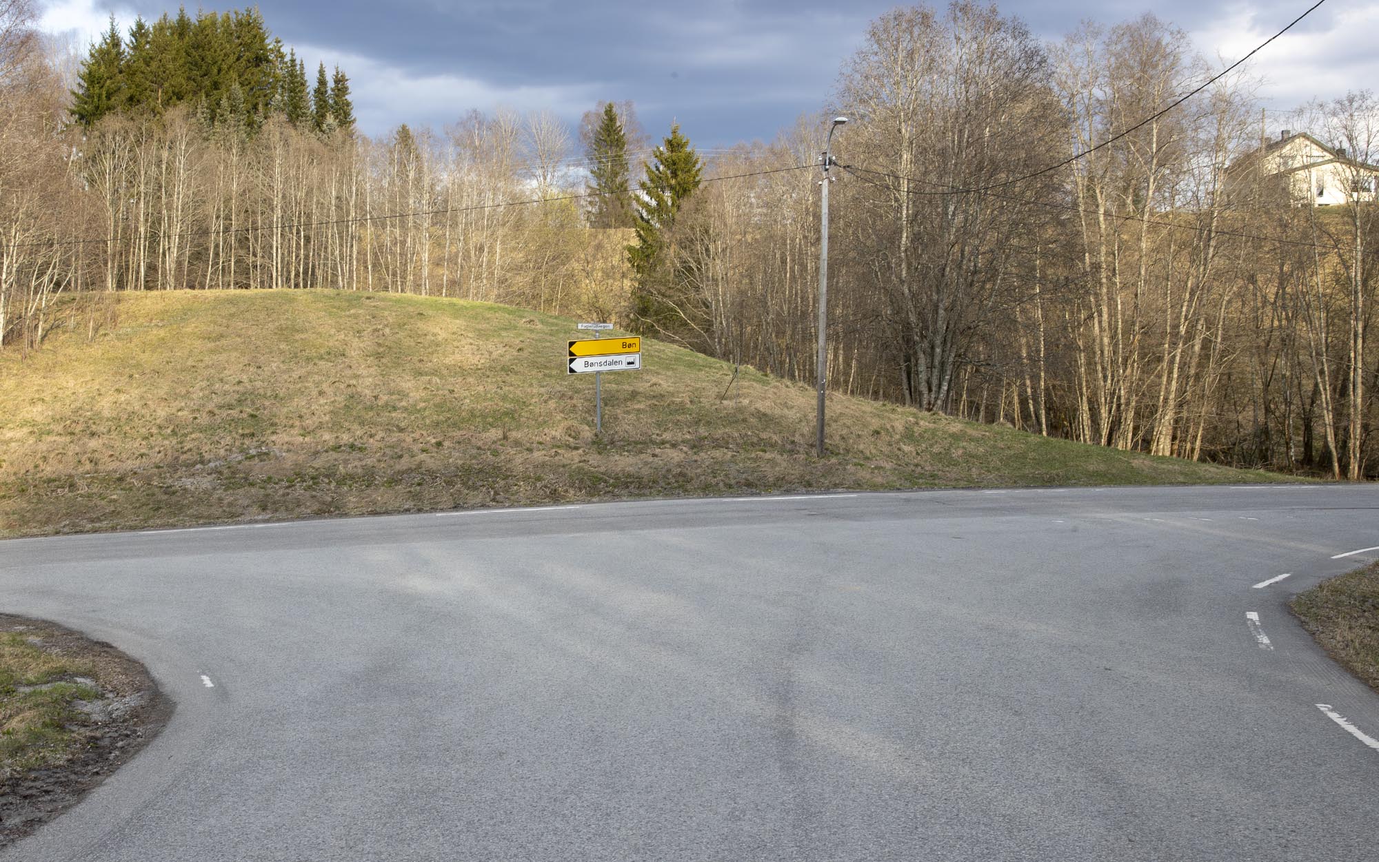 Skolevei med livet som innsats. Ville du følt deg trygg hvis barnet ditt skulle sykle ned her? Skolevei med livet som innsats. Ville du følt deg trygg hvis barnet ditt skulle sykle ned her?