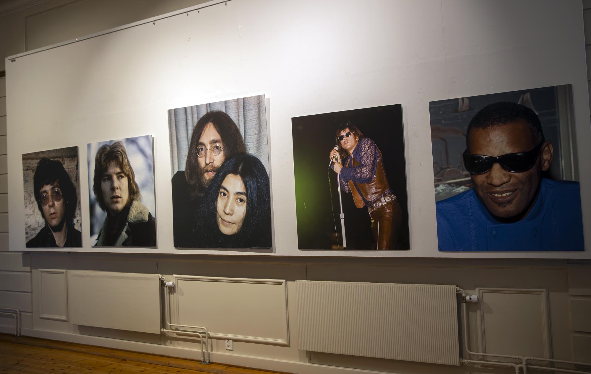 «65 år med fotografi»: For tiden henger det mange ikoniske bilder på veggene i Galleri Festiviteten på Eidsvoll Verk
