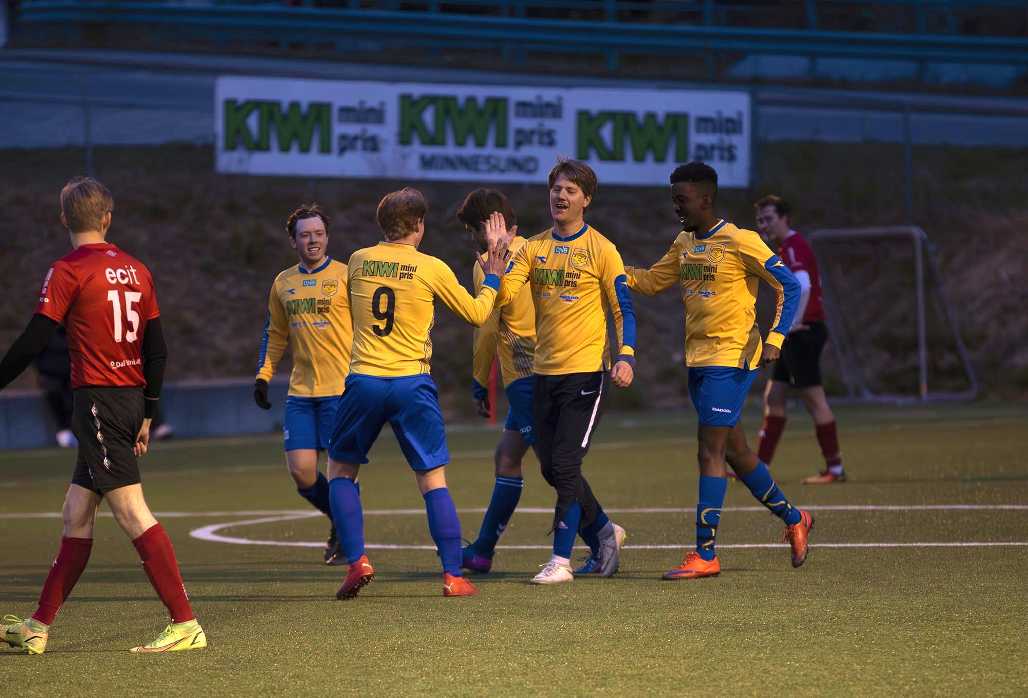 Her har Karl Erik Holum nettopp gitt NEIL ledelsen mot EIF Her har Karl Erik Holum nettopp gitt NEIL ledelsen mot EIF