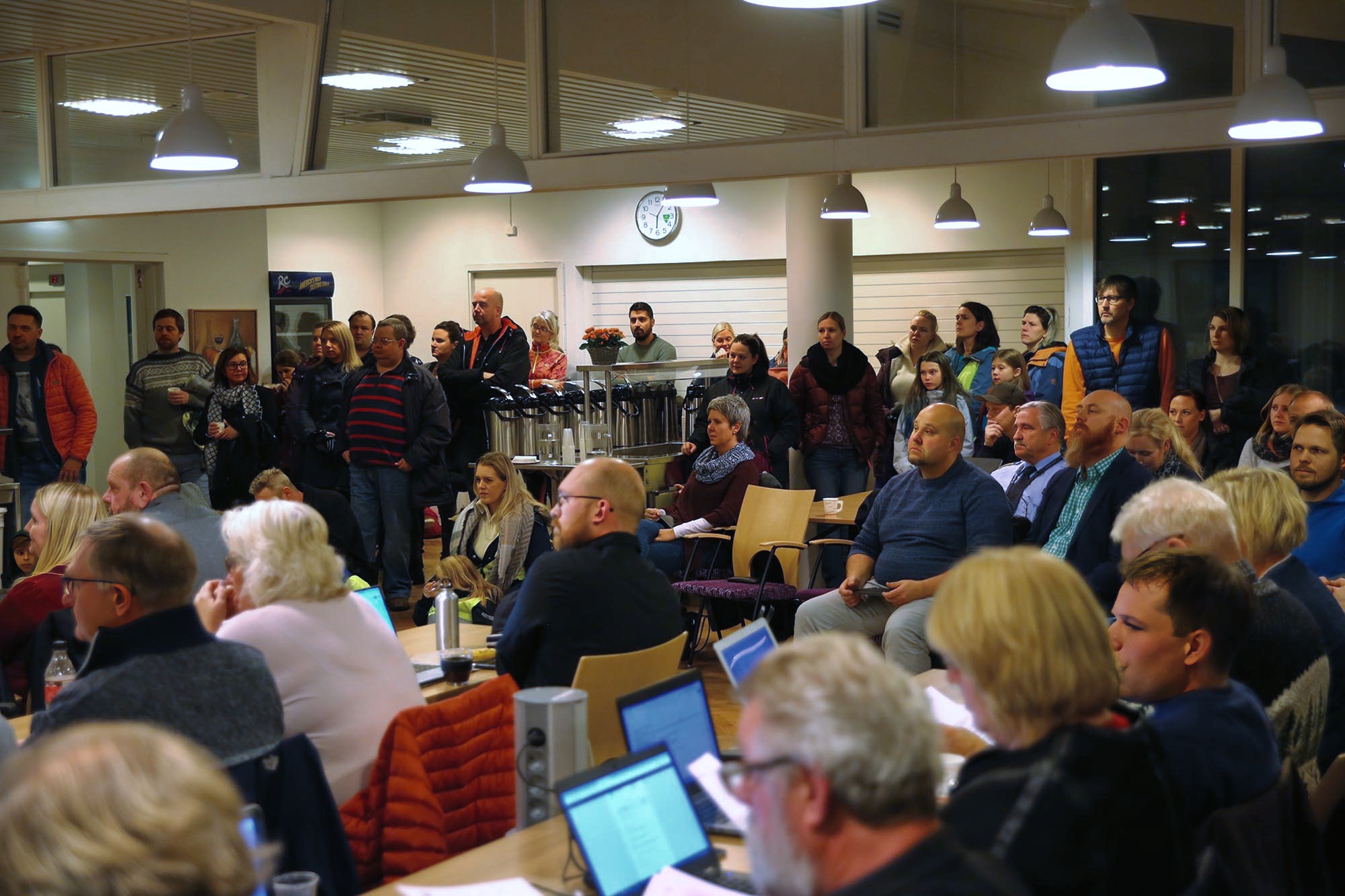 Protestere mot nedskaleringen av nye Råholt skole