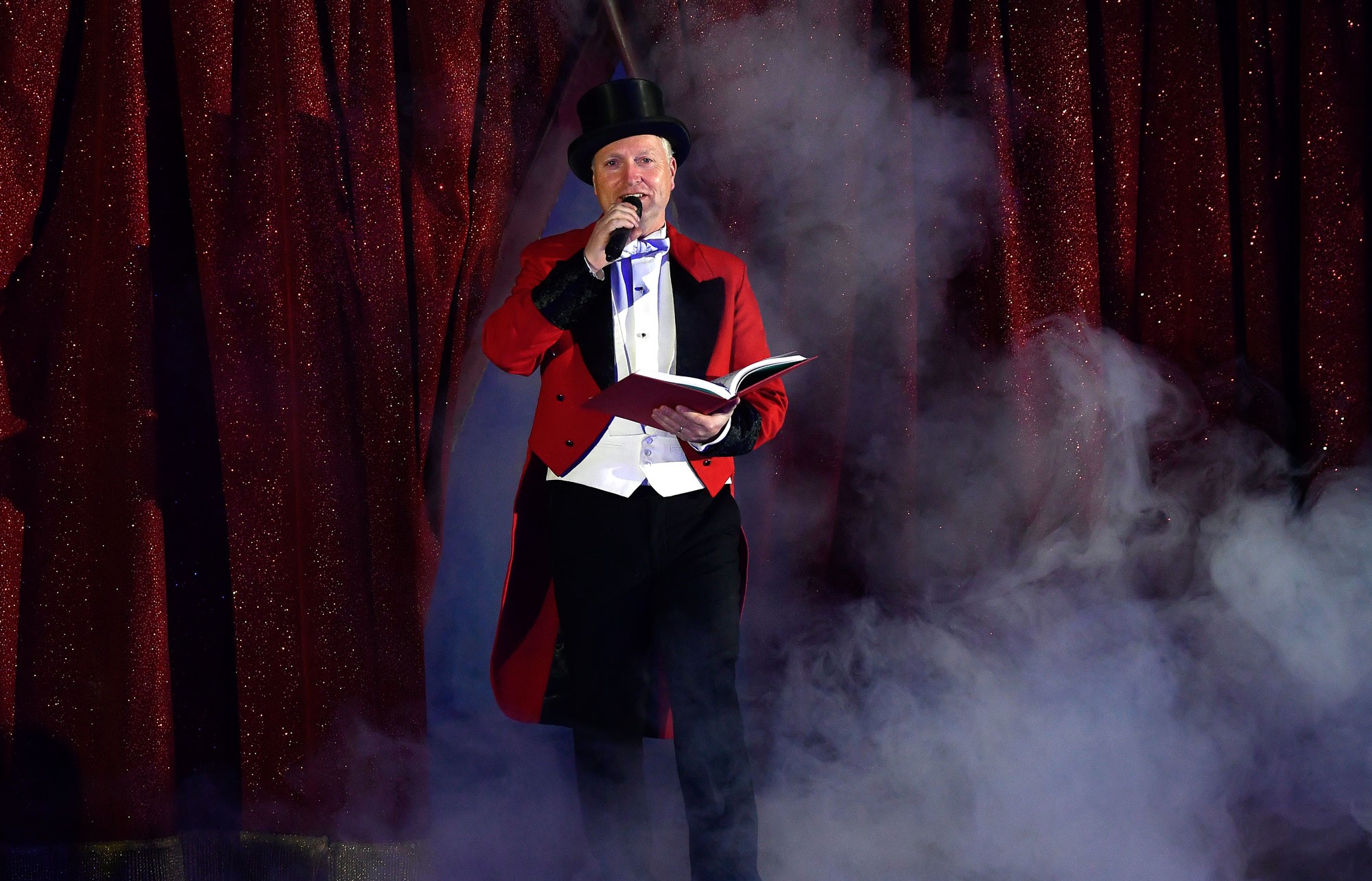 Sirkusdirektør Are Otto Arnardo lover et forrykende show