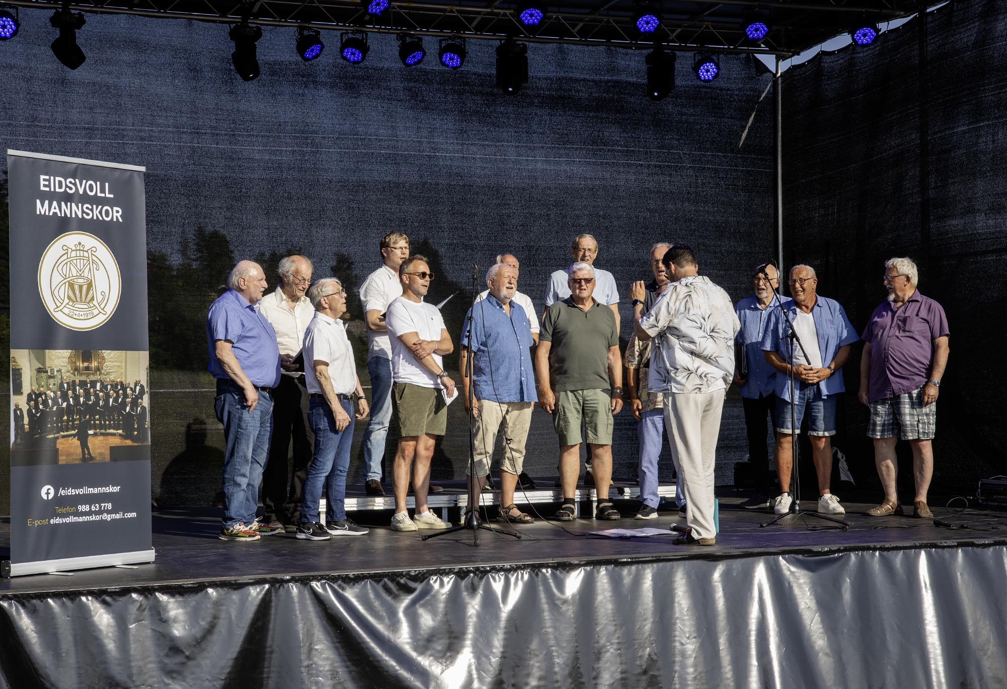 I fjor sto Eidsvoll Mannskor på scenen, men i år vil det 105 år gamle koret dukke opp i gatene i Sundet