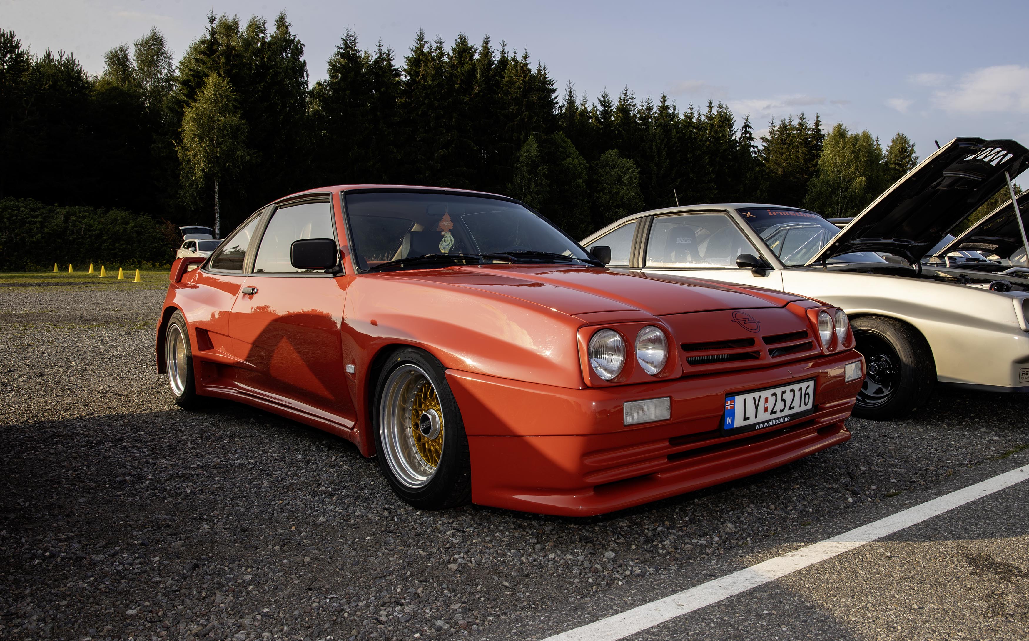 Det er mye fint å se på Gadermoen Raceway denne helgen, blant annet Vidar Haugene sin 77-modell Opel Manta S Det er mye fint å se på Gadermoen Raceway denne helgen, blant annet Vidar Haugene sin 77-modell Opel Manta S