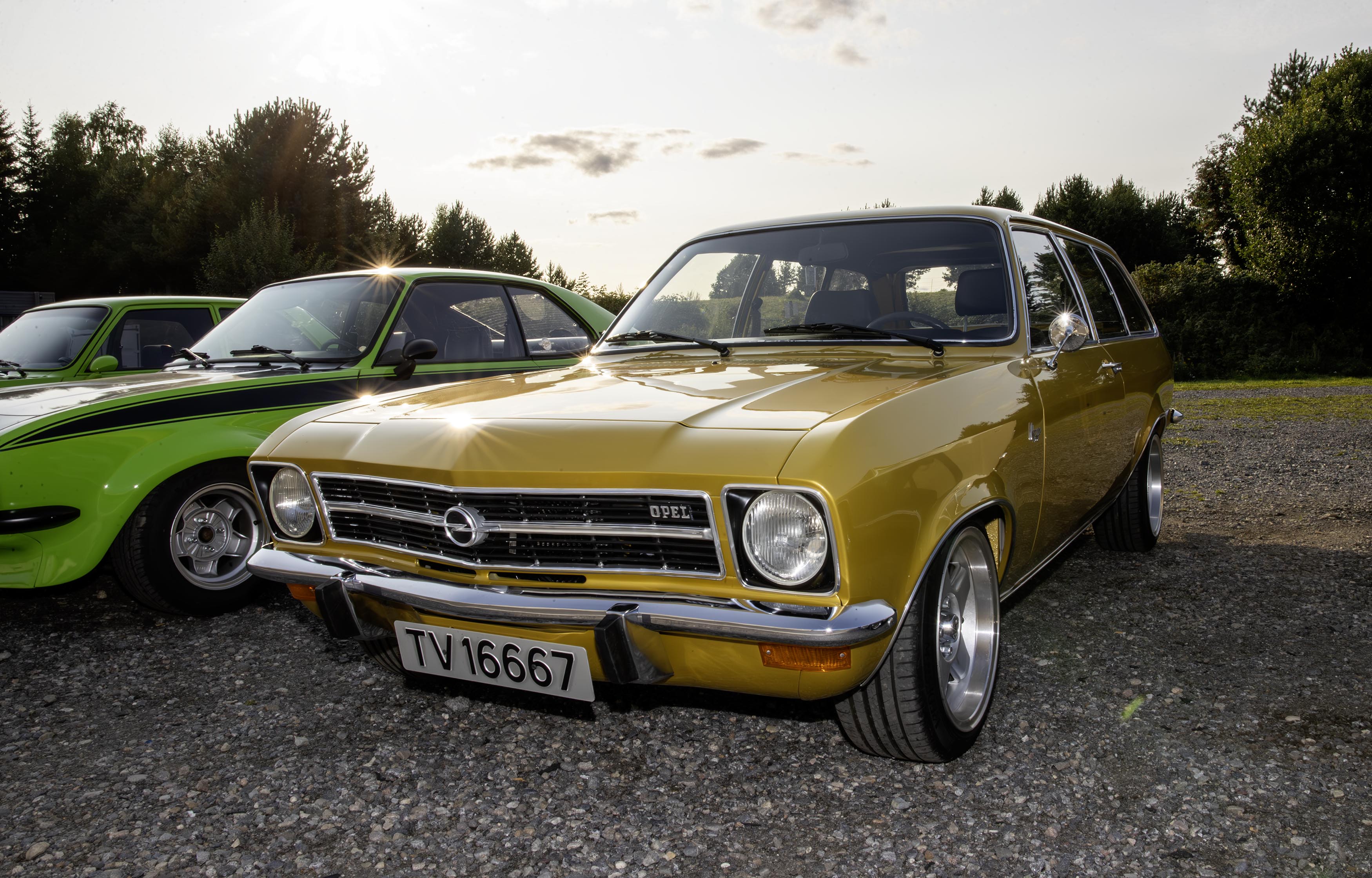 Bjørn Inge Myrmel har tatt turen fra Isdalstø med sin nydelige 72-modell Opel Ascona Voyage. Det ble nesten 500 km med den over 50 år gamle bilen Bjørn Inge Myrmel har tatt turen fra Isdalstø med sin nydelige 72-modell Opel Ascona Voyage. Det ble nesten 500 km med den over 50 år gamle bilen