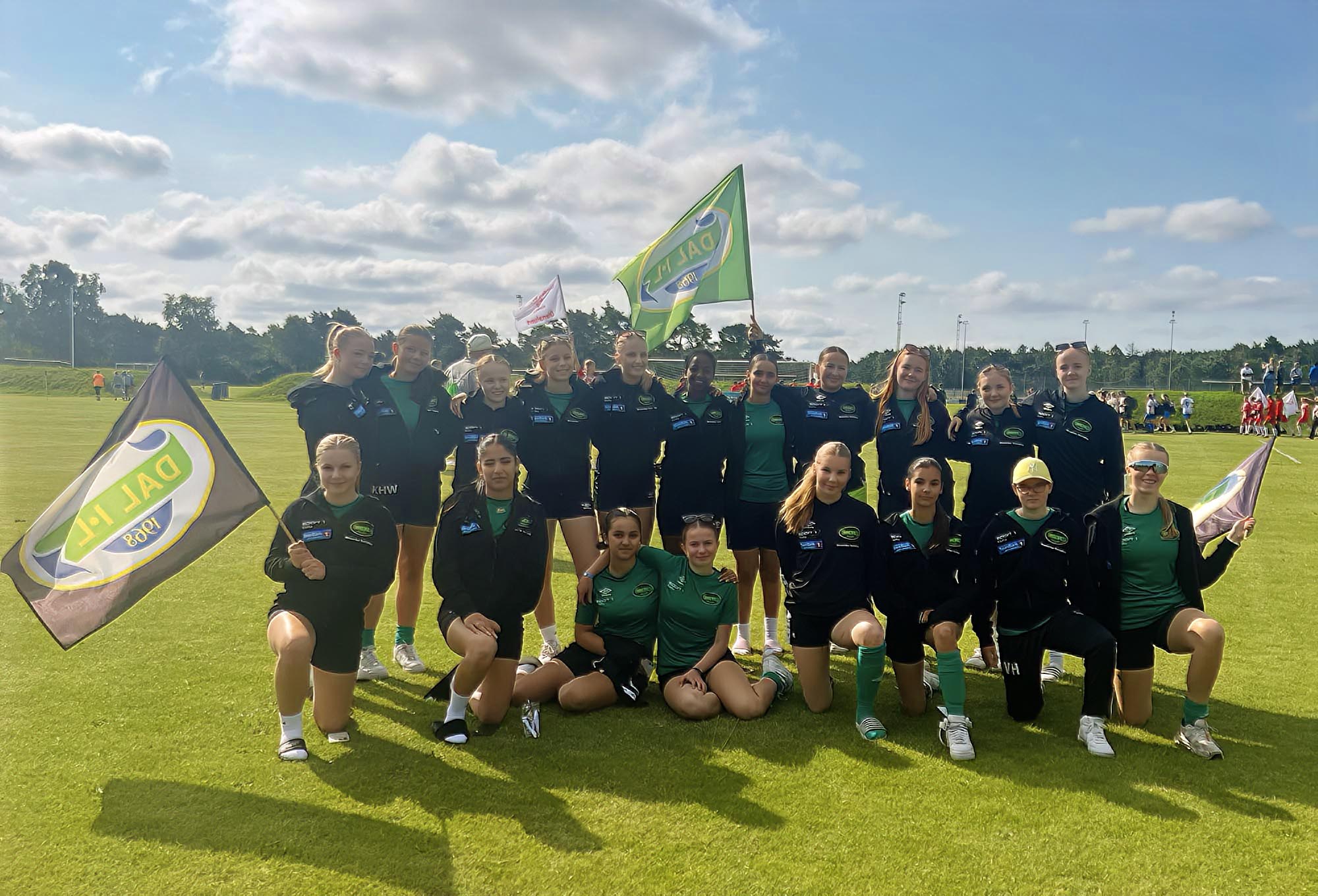 Dal-jentene gjorde det godt i Kattegat Cup. - 19 av 20 spillere fra laget var med, og vi bodde på Vid Handelsgymnasium i koselige Grenå, forteller Vibeke Lillenes Dal-jentene gjorde det godt i Kattegat Cup. - 19 av 20 spillere fra laget var med, og vi bodde på Vid Handelsgymnasium i koselige Grenå, forteller Vibeke Lillenes