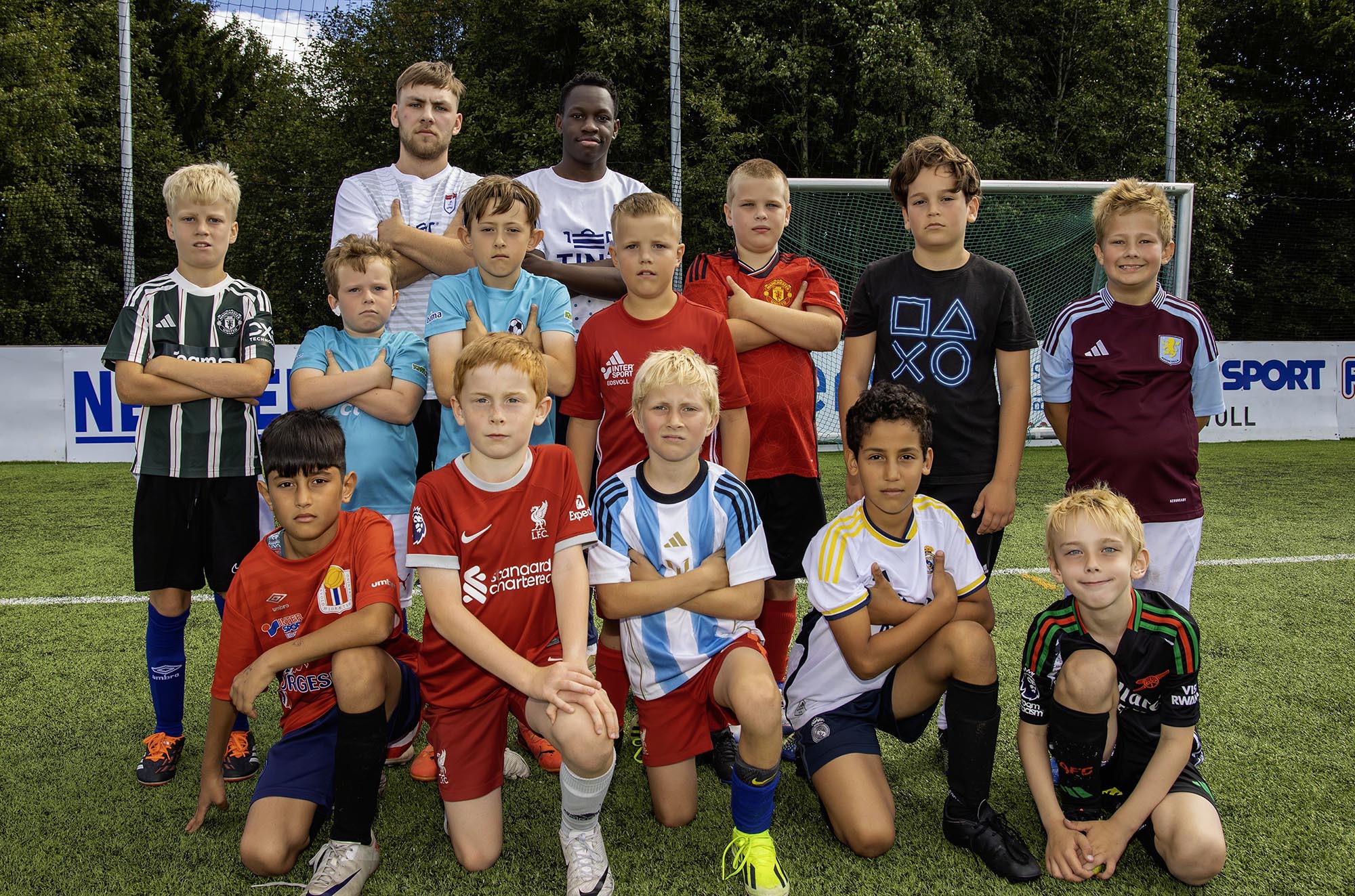 Til og med denne gjengen har kost seg med sensommerfotball på Eidsvoll stadion