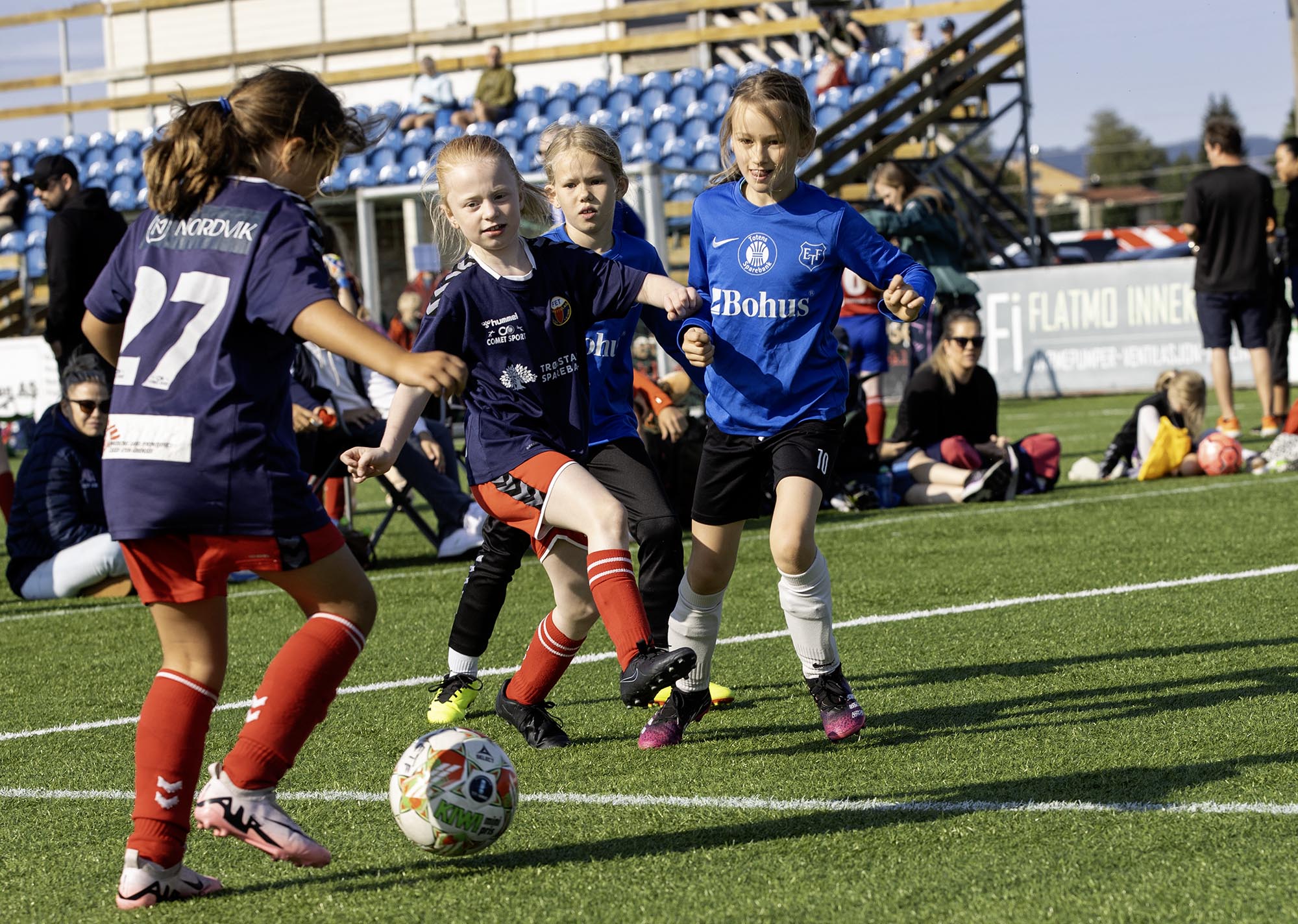 Eidsvold Turn Blå mot Fet Blå i klasse jenter 8 og 9 år