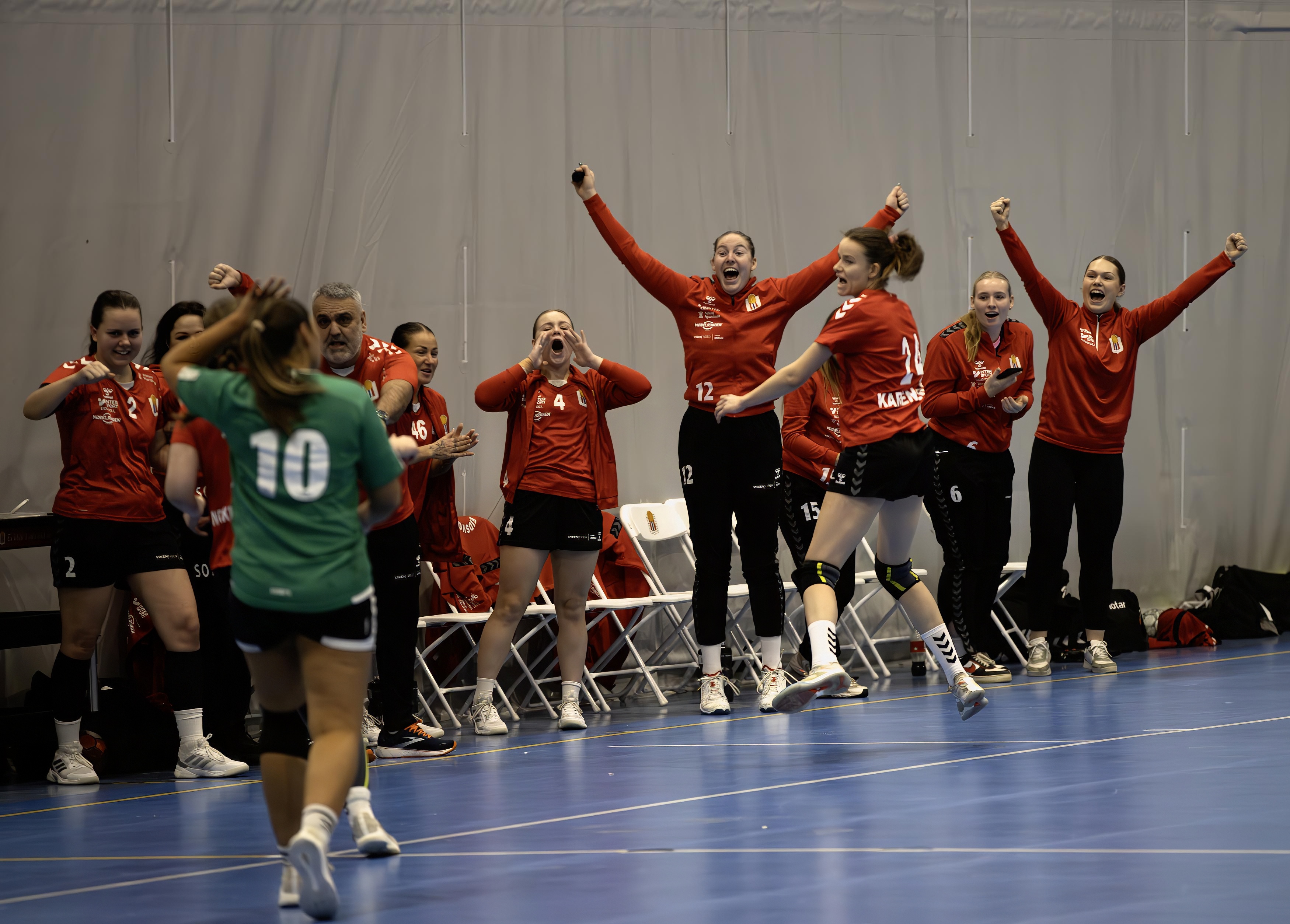 Det var stor jubel på EIF-benken da Hedda Snekkerhaugen skaffet hjemmelaget en tomålsledelse etter drøye 12 minutter ut i andre omgang, men gleden skulle ikke vare lenge